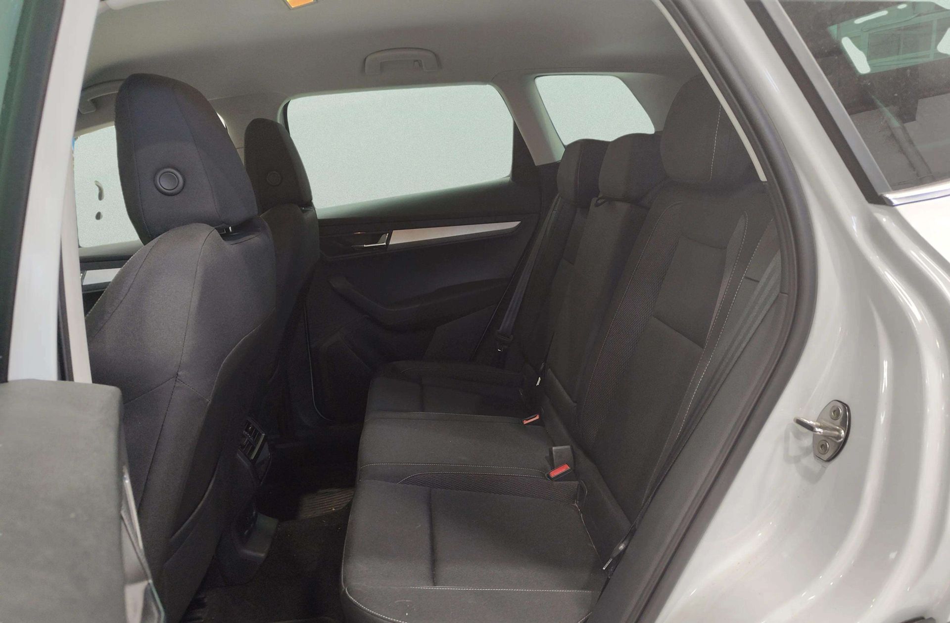 Škoda Karoq 1.0 TSI Selection - foto 11