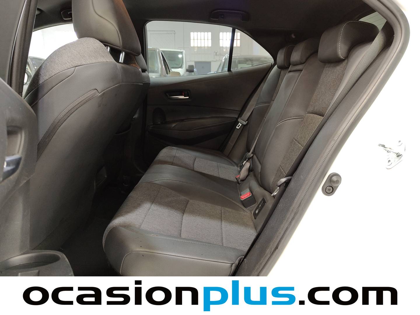 Foto asientos traseros Toyota Corolla Toyota Corolla 2.0 180H Style E-CVT (180 CV)