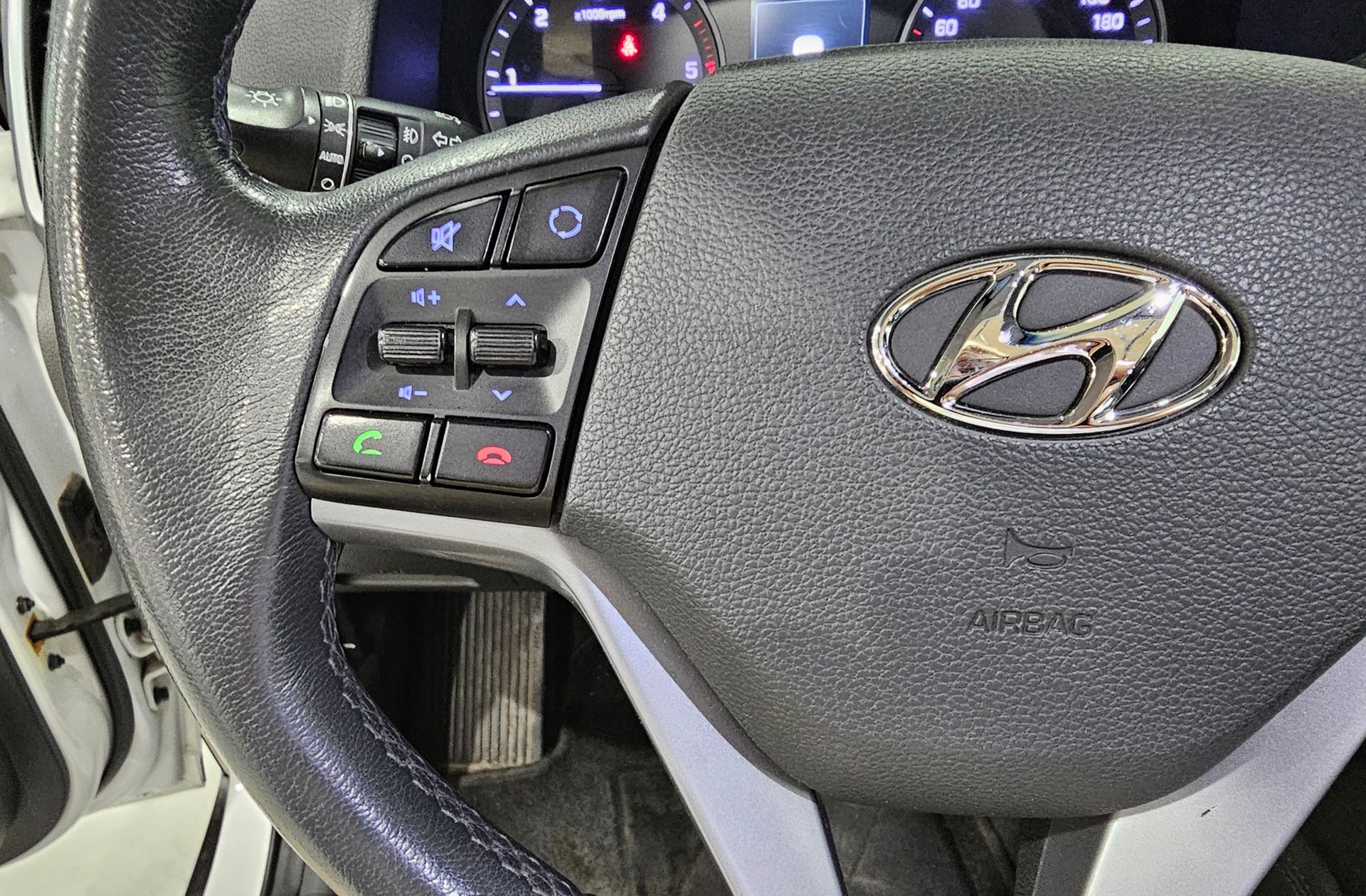 Hyundai Tucson 1.7 CRDi BlueDrive Style DCT 4x2 - foto 28