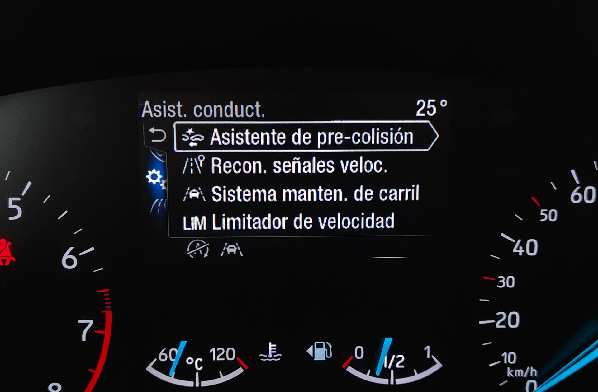 Ford Focus 1.0 EcoBoost MHEV ST-Line - foto 16