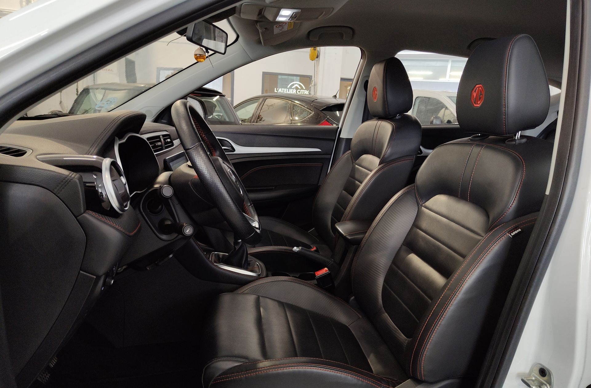 MG ZS 1.5 Luxury - foto 11