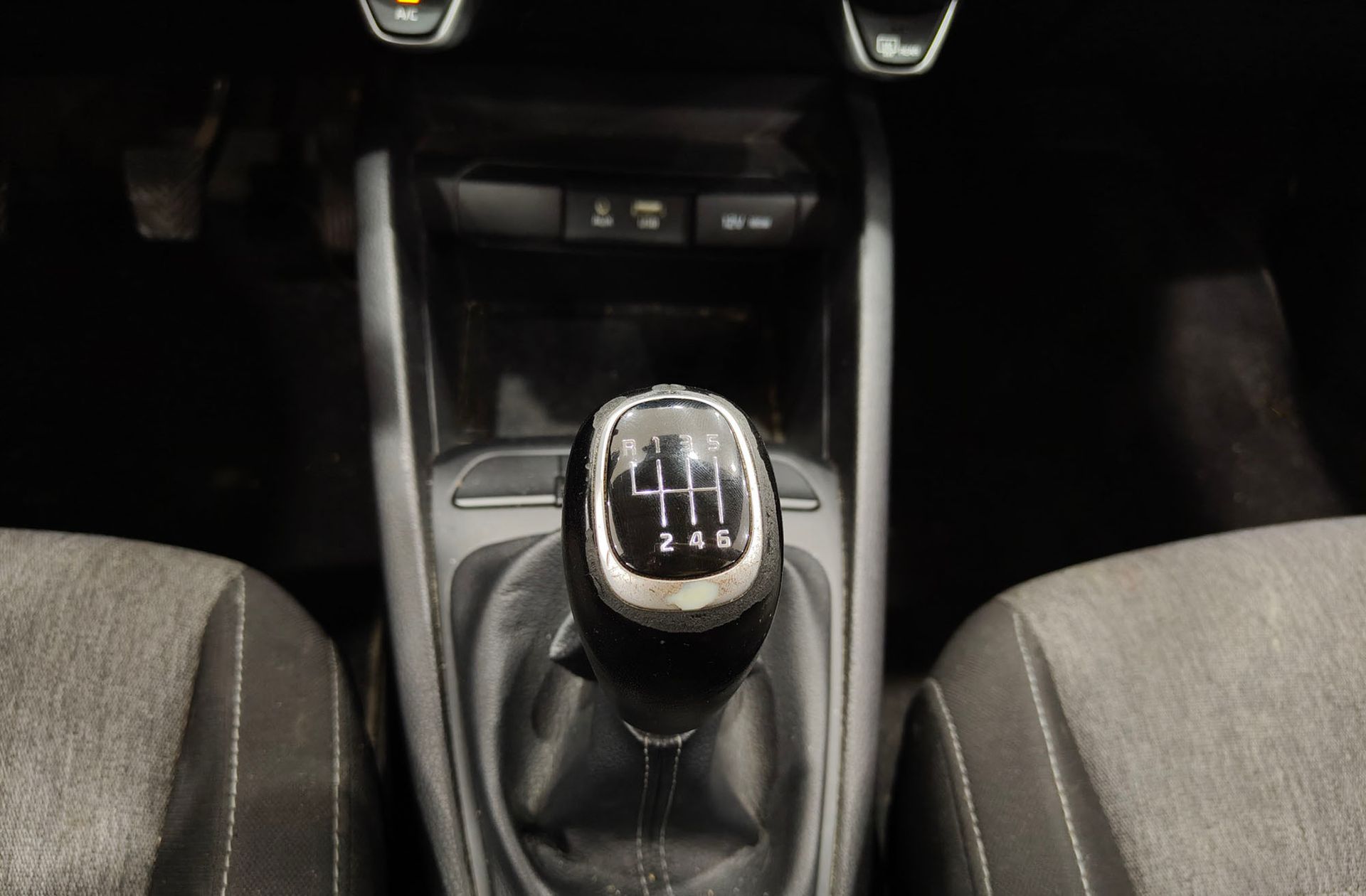 Kia Stonic 1.6 CRDi VGT Eco-D Concept - foto 5