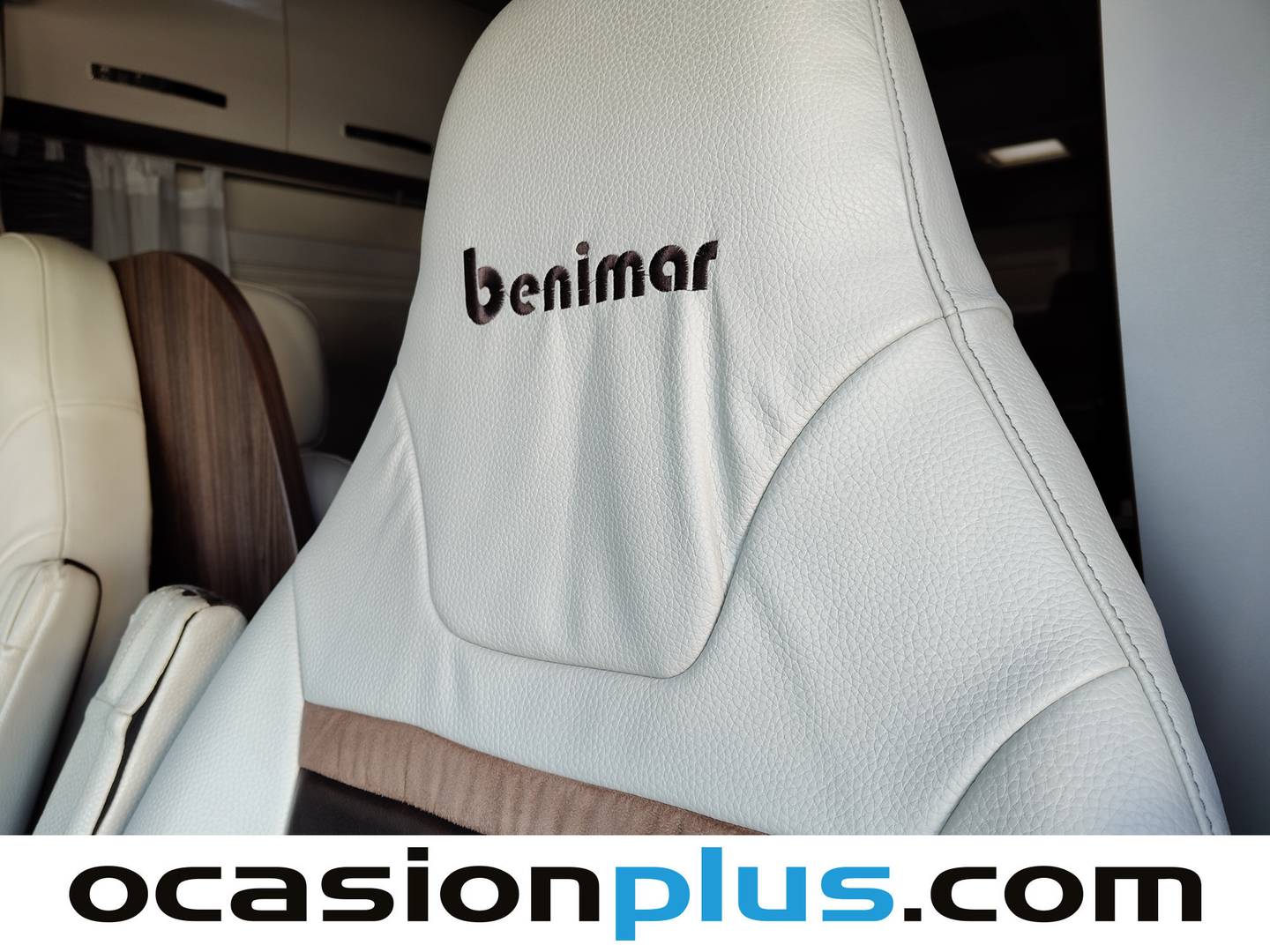 Equipamiento del Benimar Sport 323 Benimar Sport 323 Design (150 CV) 7 Plazas