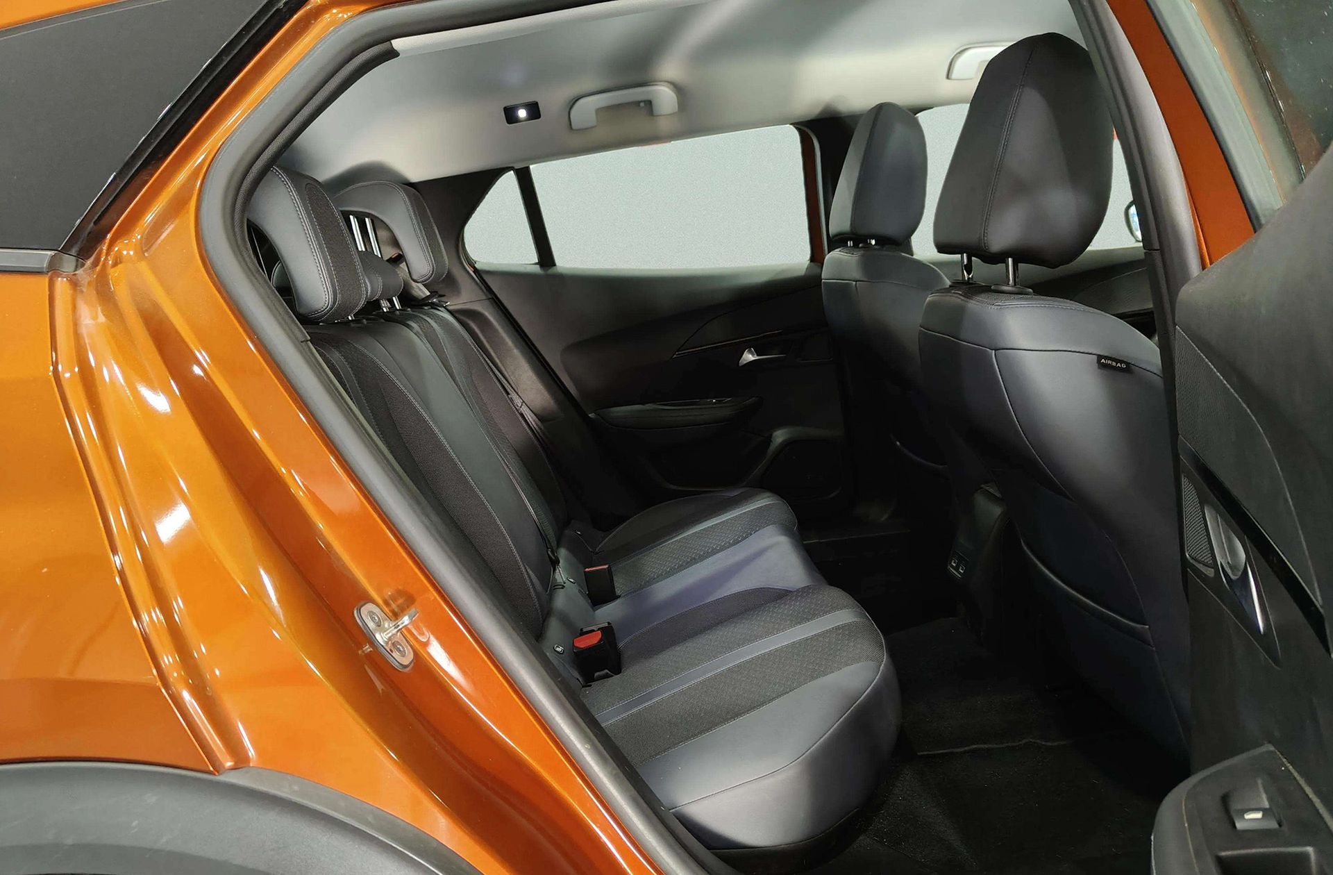 Peugeot 2008 PureTech 100 Allure - foto 18