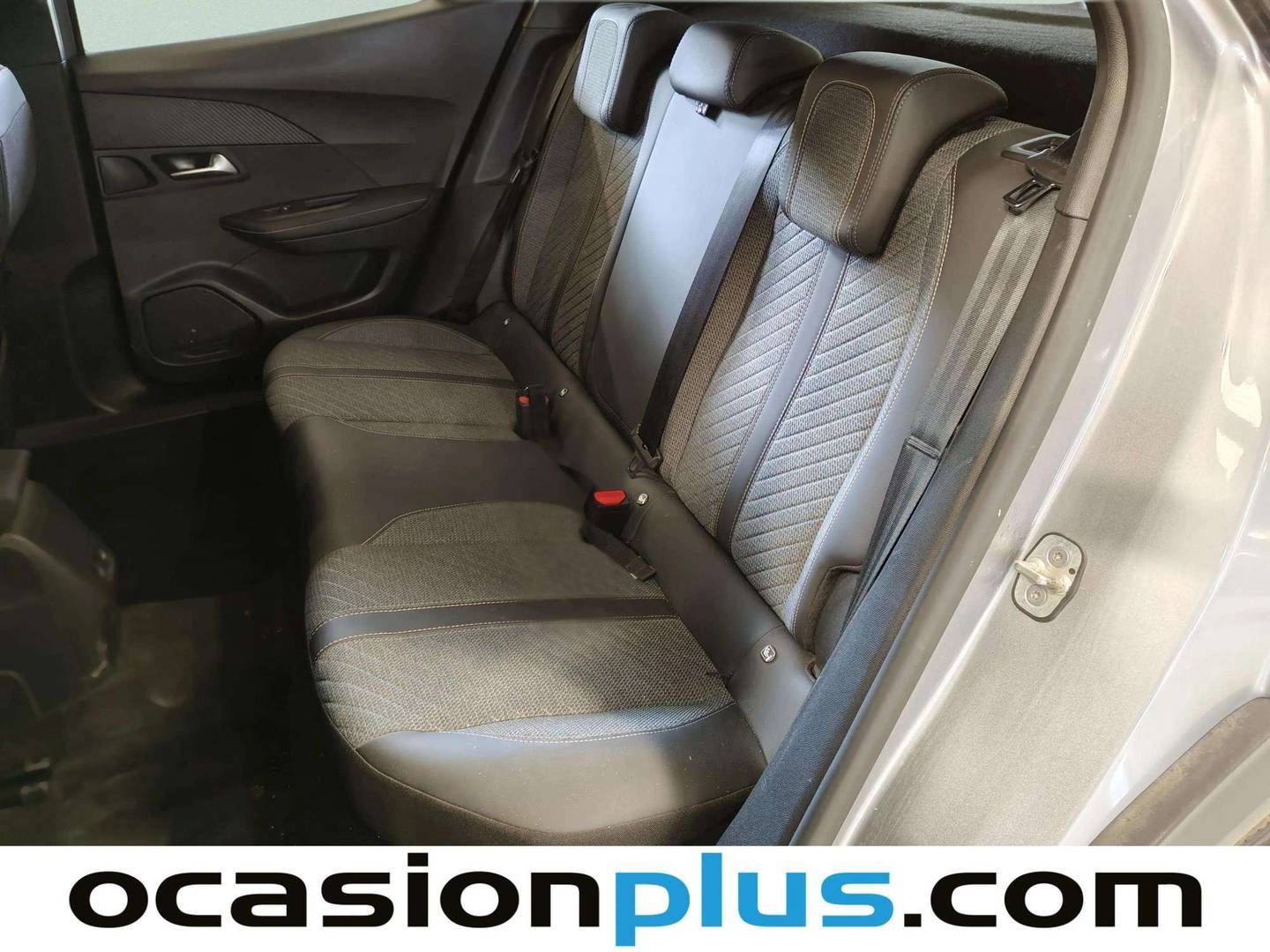 Foto asientos traseros Peugeot 2008 Peugeot 2008 Allure Hybrid eDCS6 (145 CV)