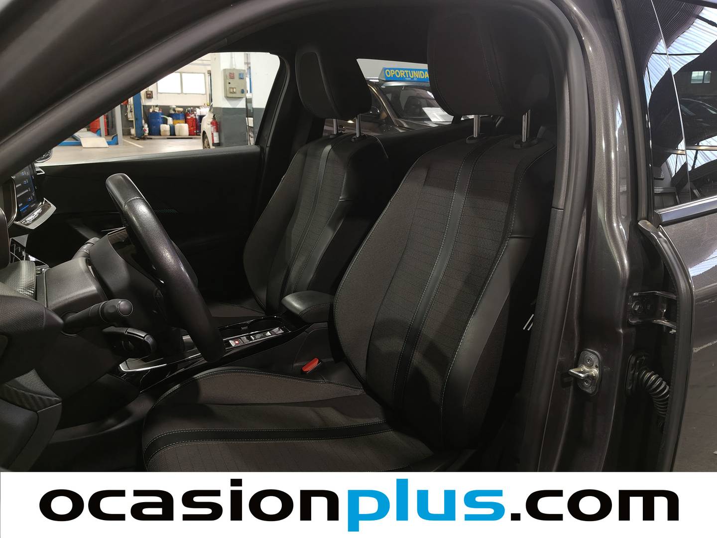 Foto asientos delanteros Peugeot 2008 Peugeot 2008 PureTech 130 S&S Allure Pack (130 CV)