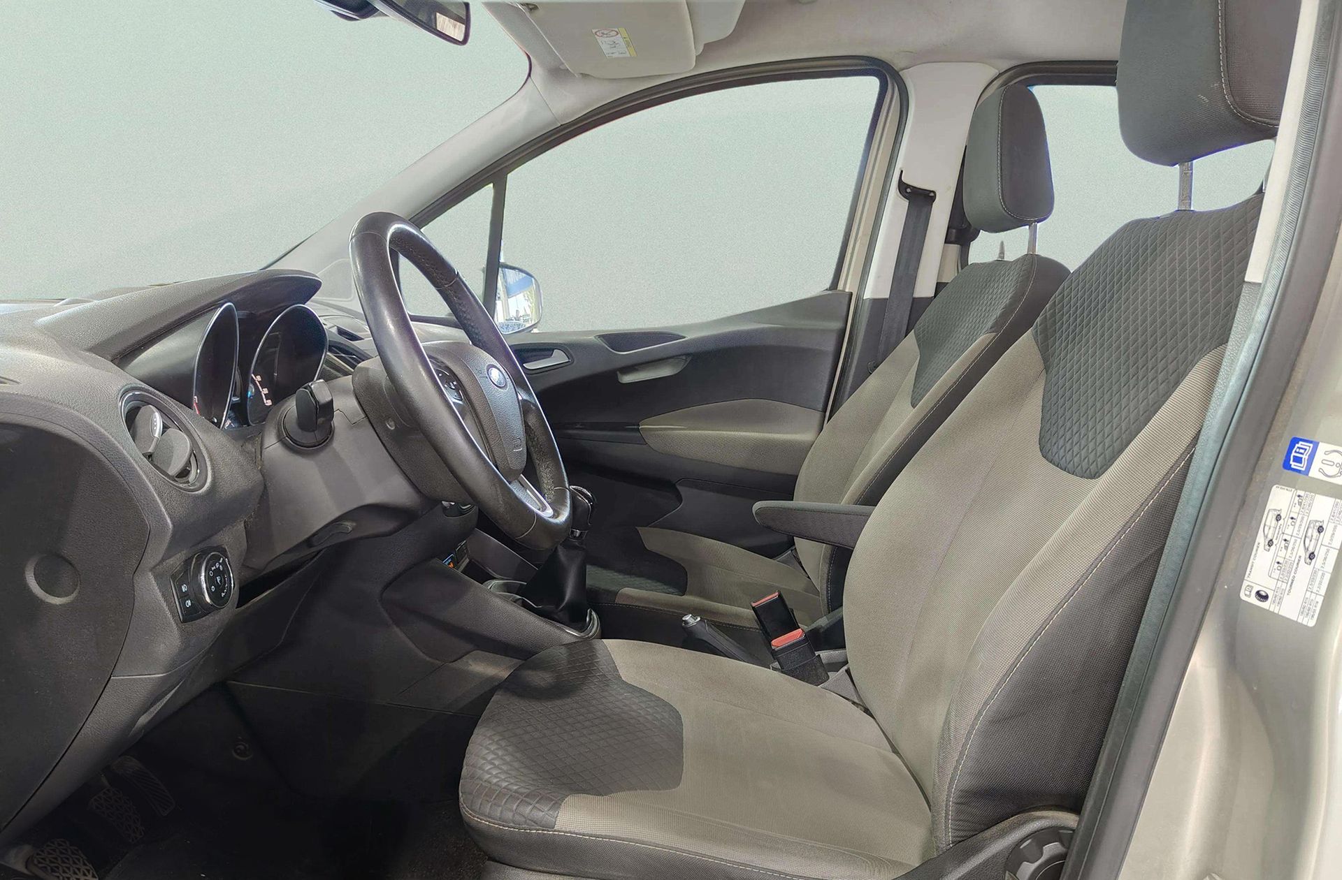 Ford Tourneo Courier 1.0 EcoBoost Titanium - foto 8