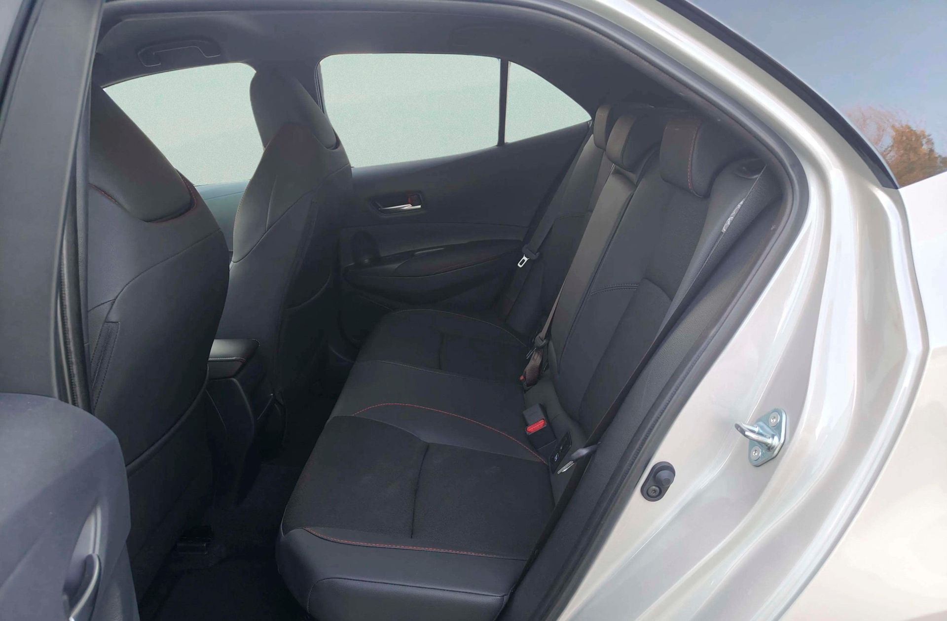 Toyota Corolla 140H GR-Sport - foto 12
