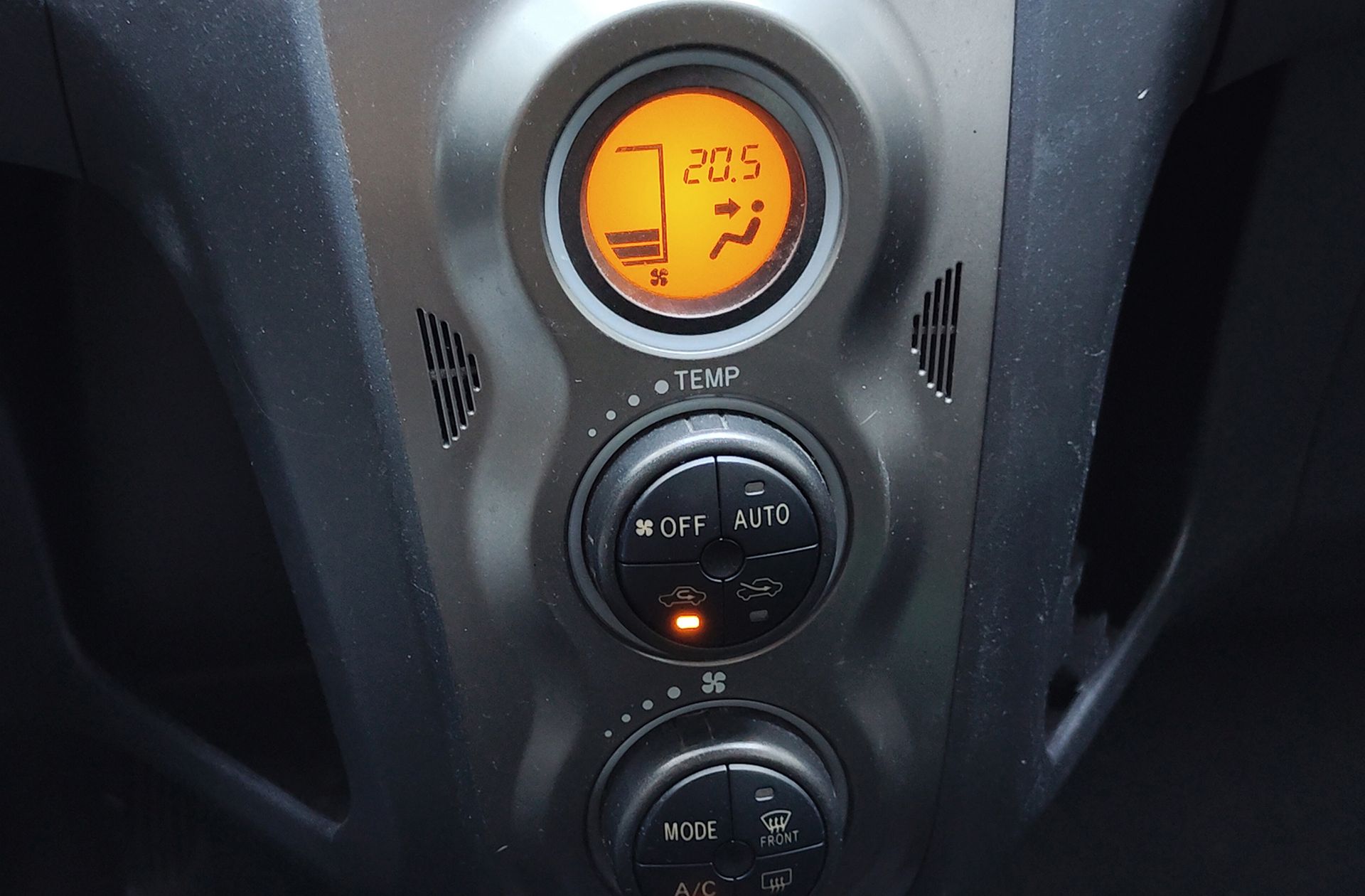 Toyota Yaris 1.3 VVT-I TS - foto 23
