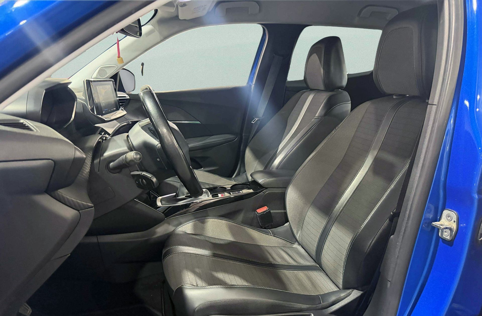 Peugeot 2008 PureTech 100 Allure Pack - foto 12