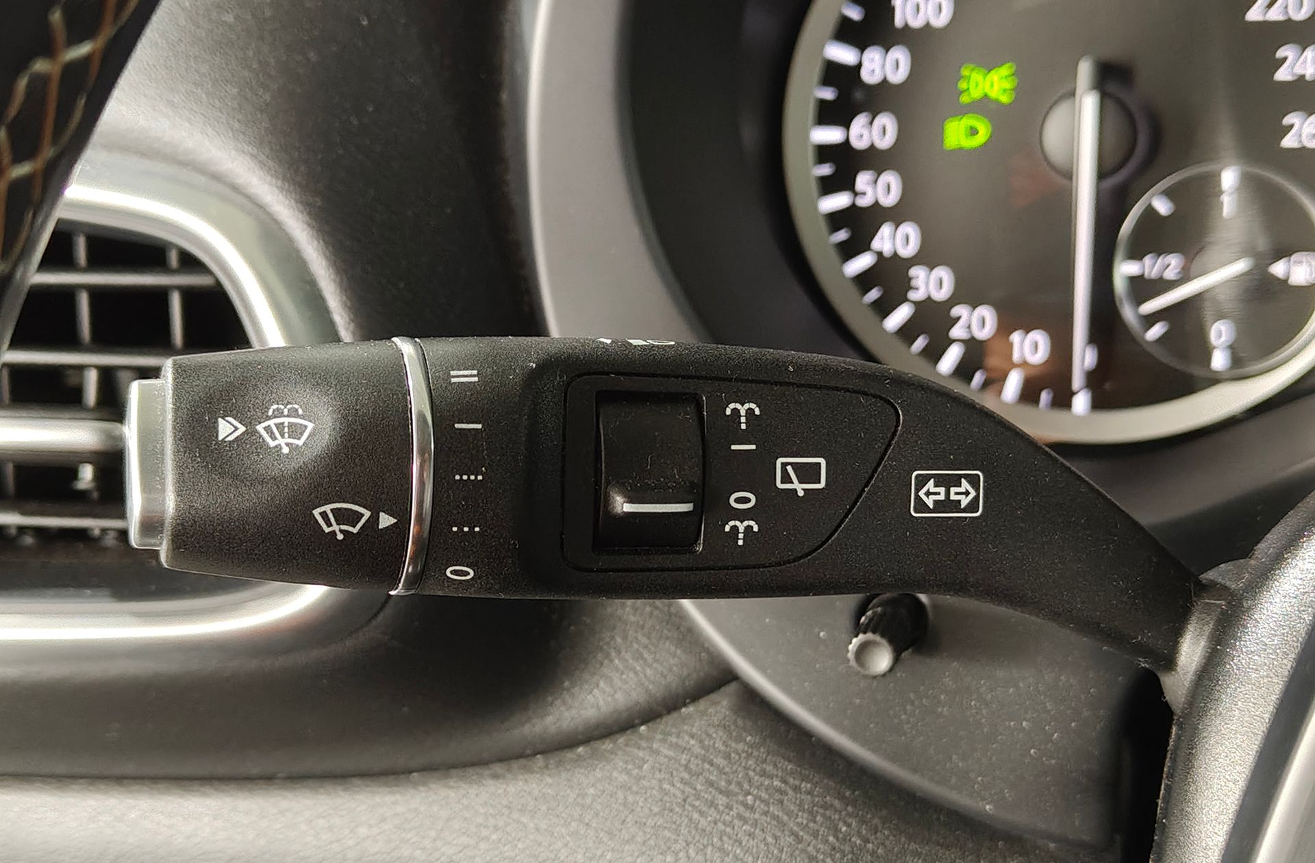 Infiniti Q30 1.6T Premium - foto 31