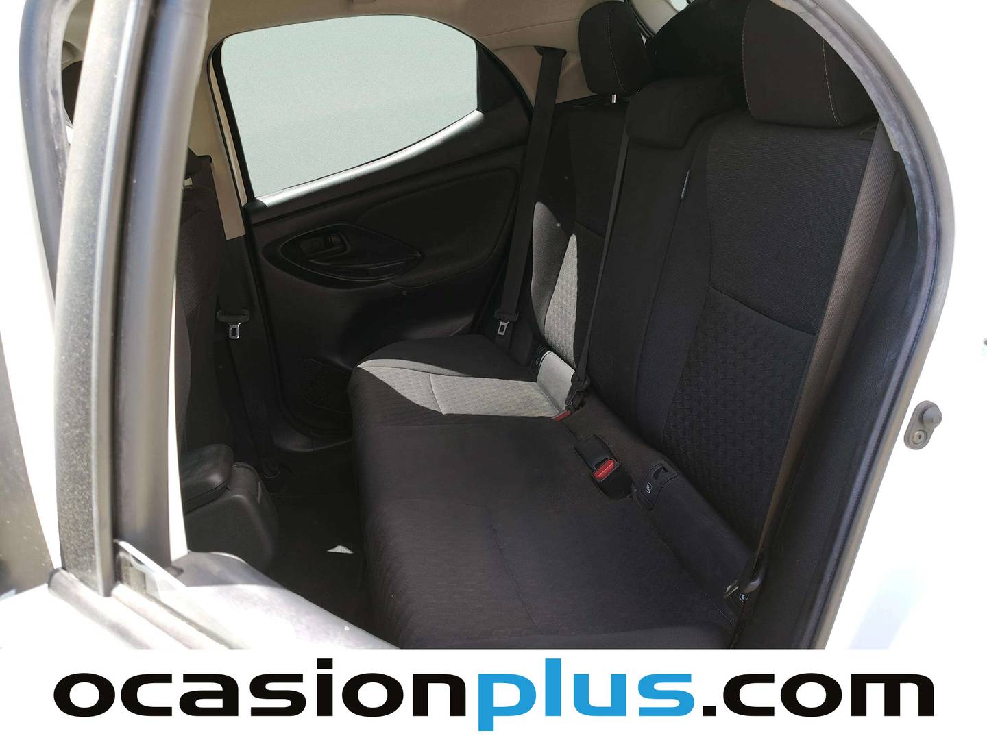 Foto asientos traseros Toyota Yaris Toyota Yaris 120H Business Plus (116 CV)