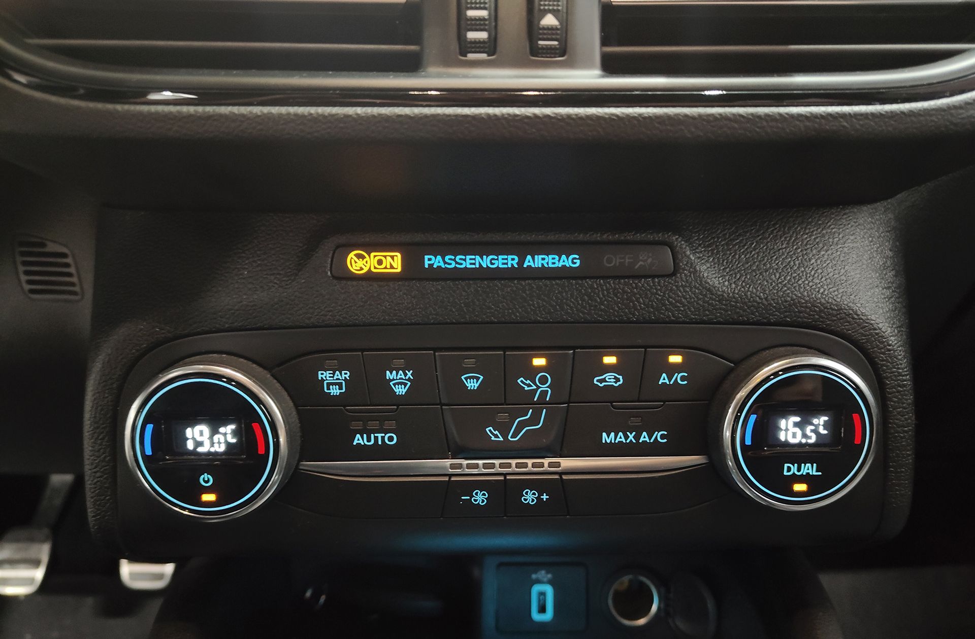 Ford Focus 1.0 EcoBoost MHEV ST-Line - foto 30