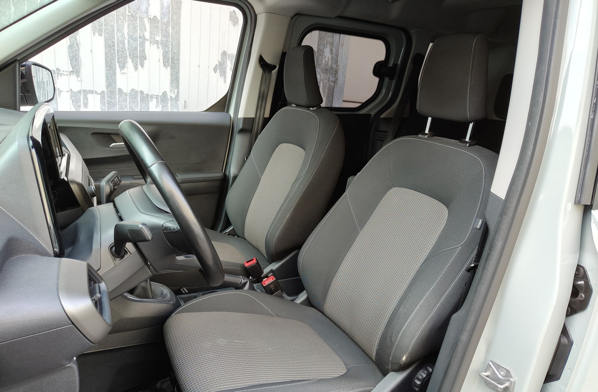 Ford Tourneo Courier 1.0 EcoBoost Trend - foto 11