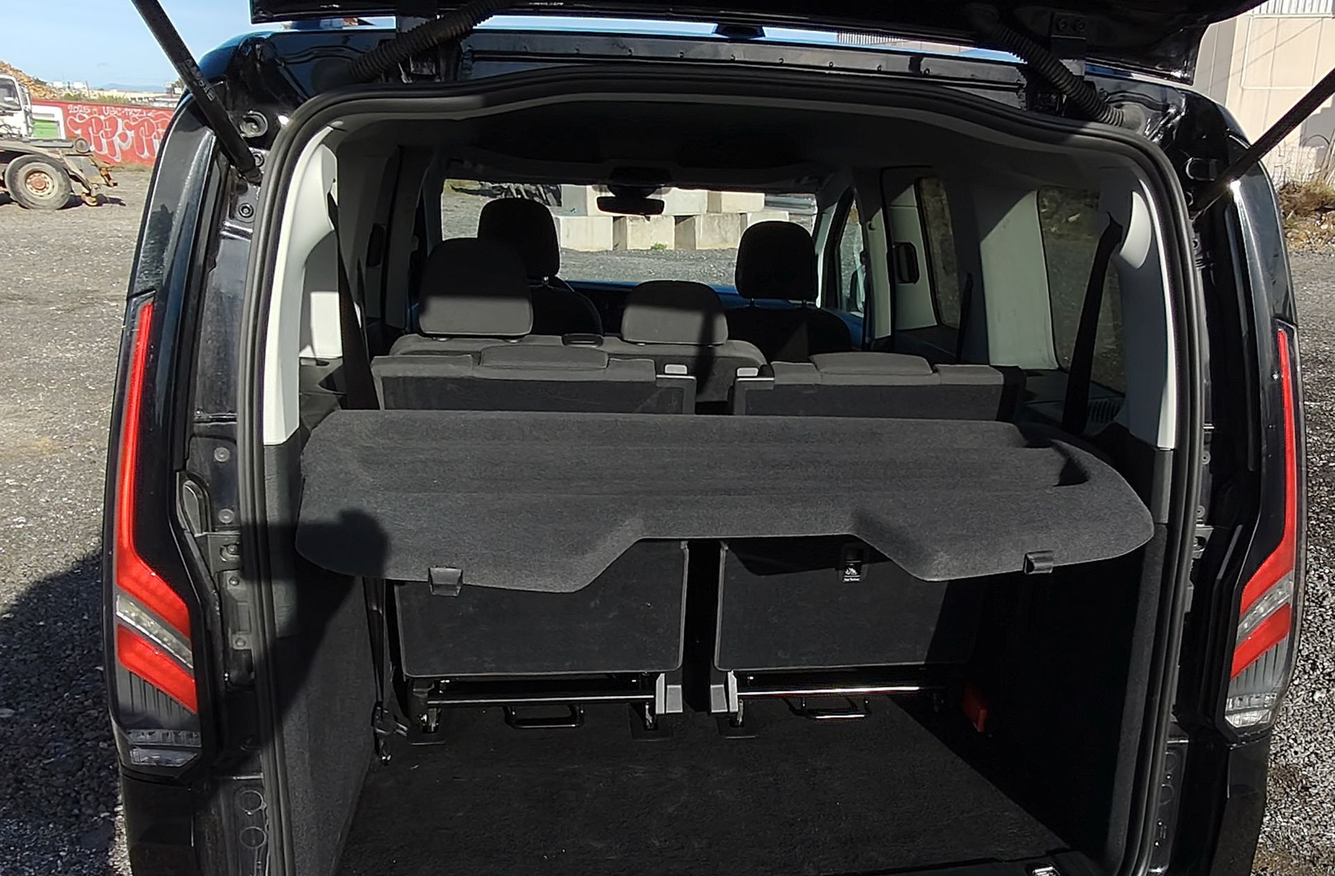 Ford Grand Tourneo Connect 2.0 EcoBlue Titanium - foto 18