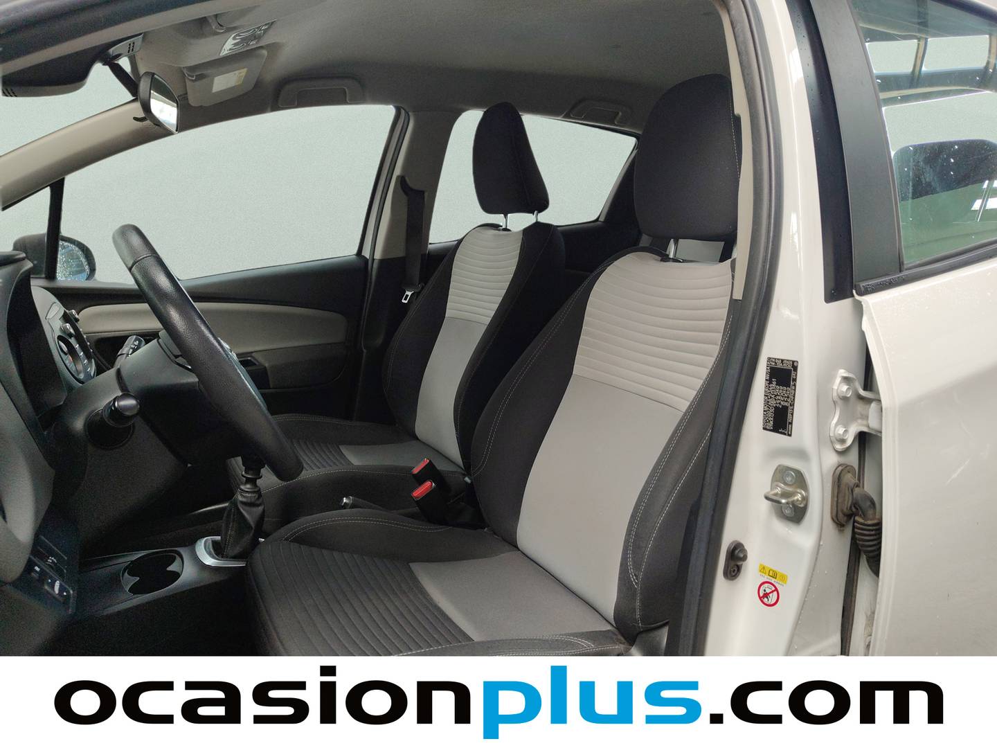 Foto asientos delanteros Toyota Yaris Toyota Yaris 1.5 Active Tech (111 CV)