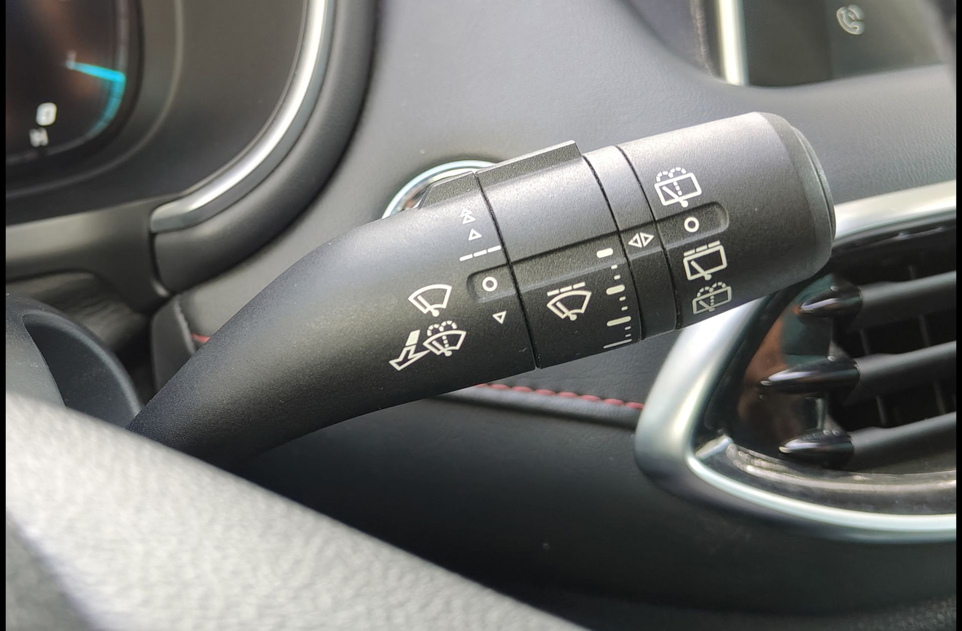 MG HS 1.5 Turbo GDI Luxury DCT - foto 27