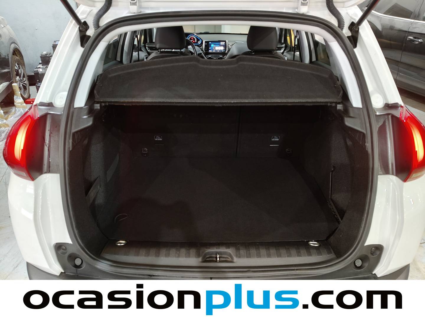 Foto asientos delanteros Peugeot 2008 Peugeot 2008 PureTech 130 S&S Allure (130 CV)