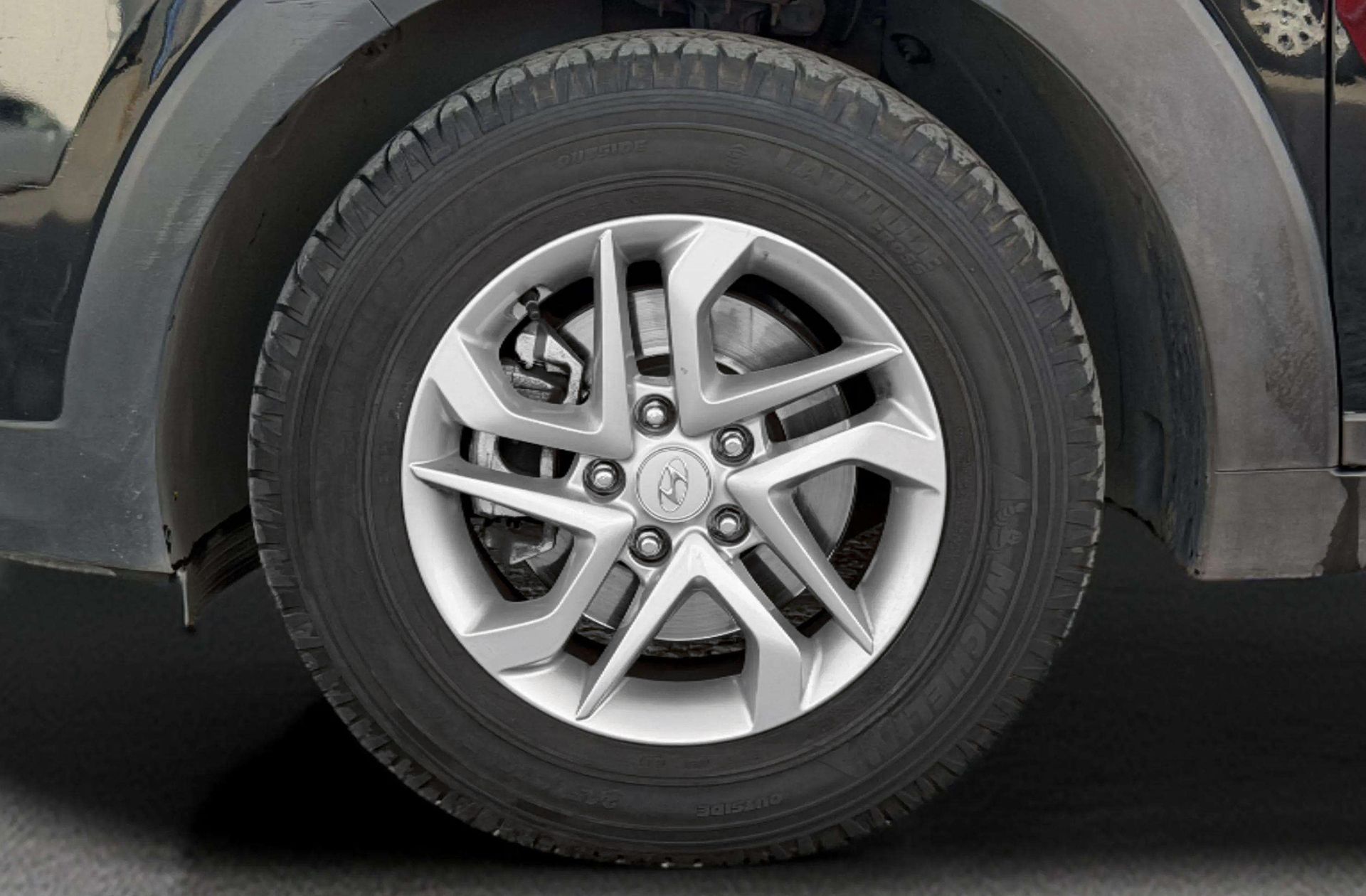 Hyundai Tucson 1.7 CRDi BlueDrive Essence 4x2 - foto 31