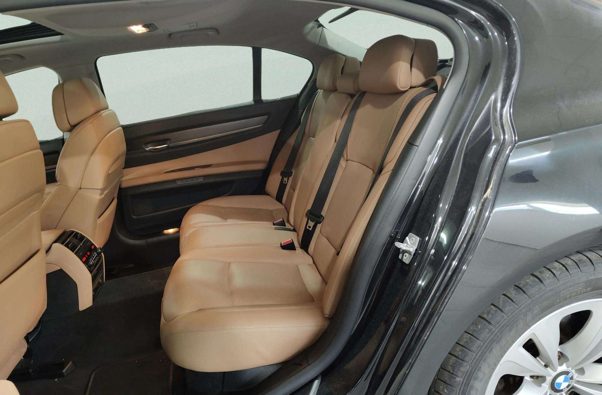 BMW Serie 7 750Li - foto 16