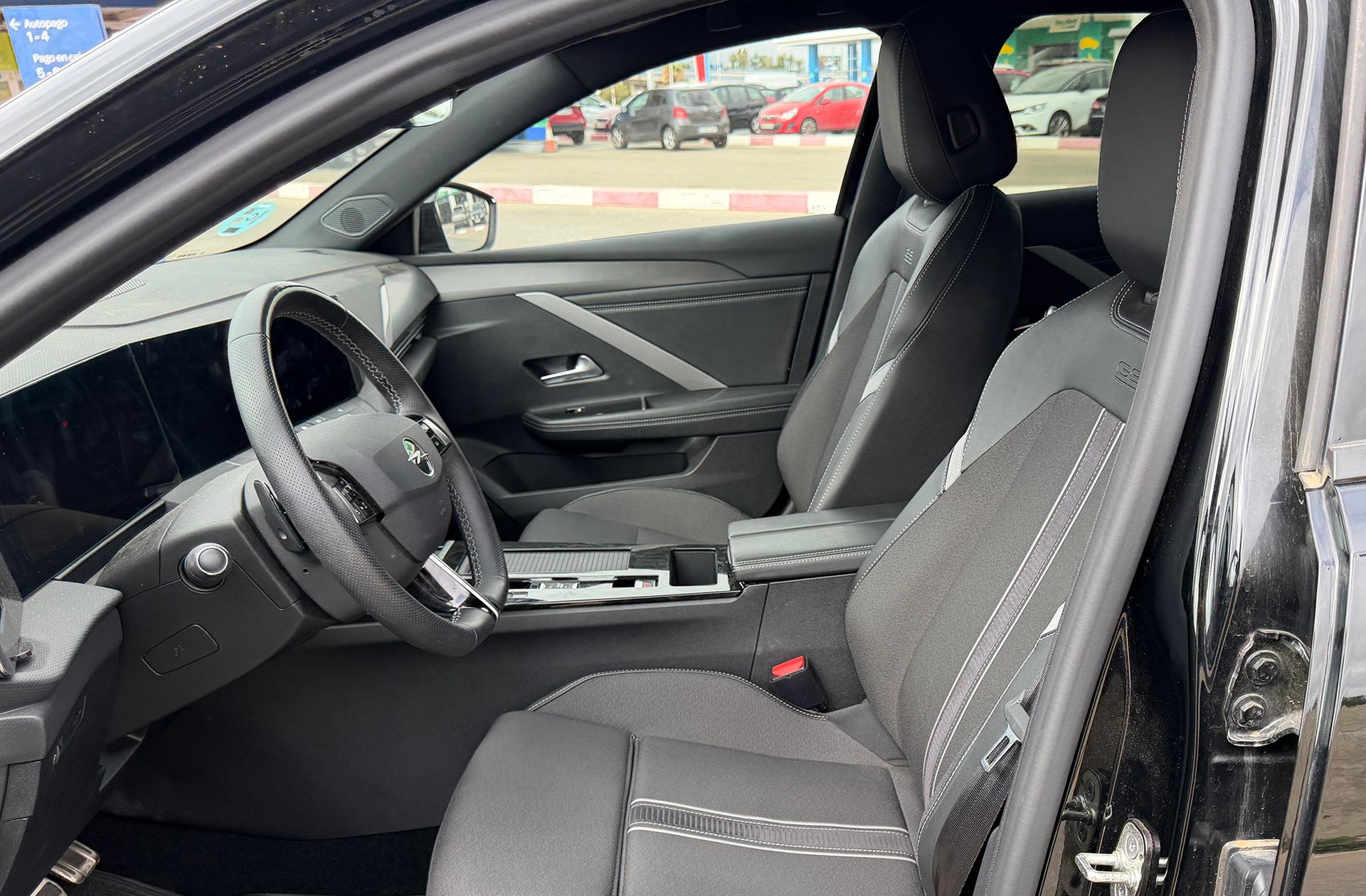 Opel Astra 1.2 Turbo XHT GS - foto 13