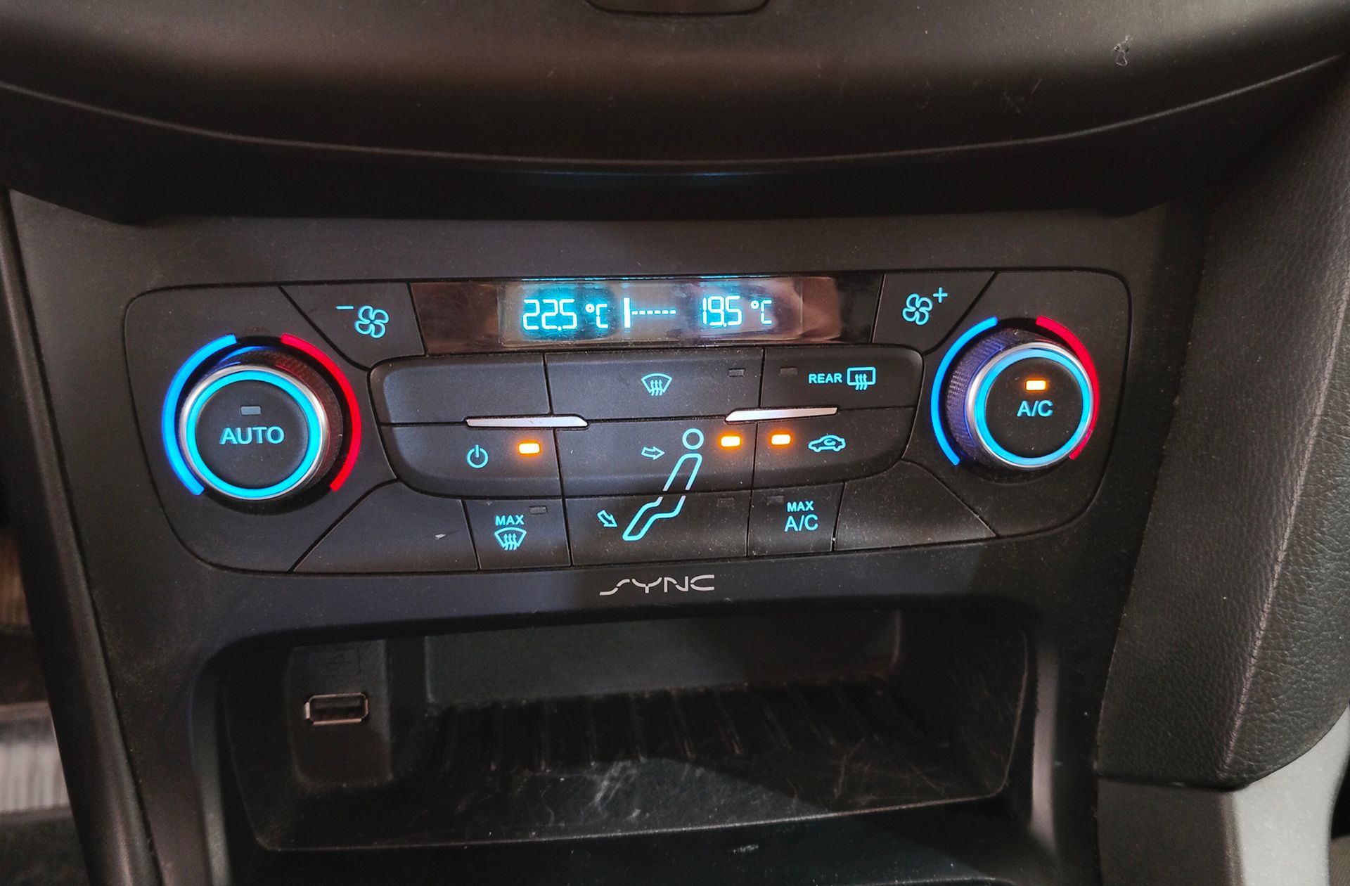Ford Focus 1.0 EcoBoost Trend+ - foto 30