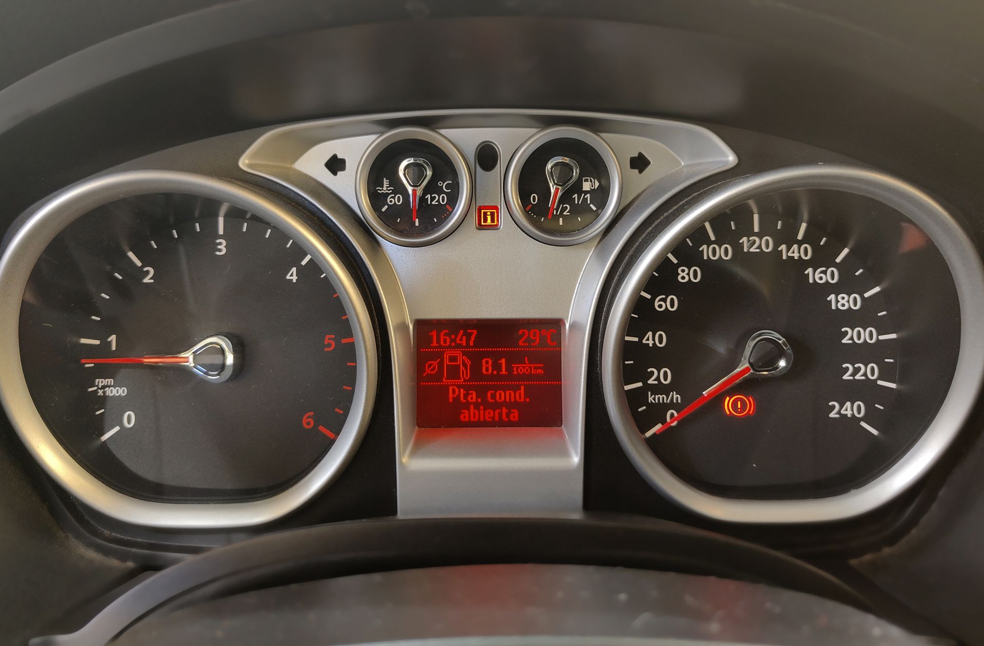 Ford Kuga 2.0 TDCi Trend 4x2 - foto 22