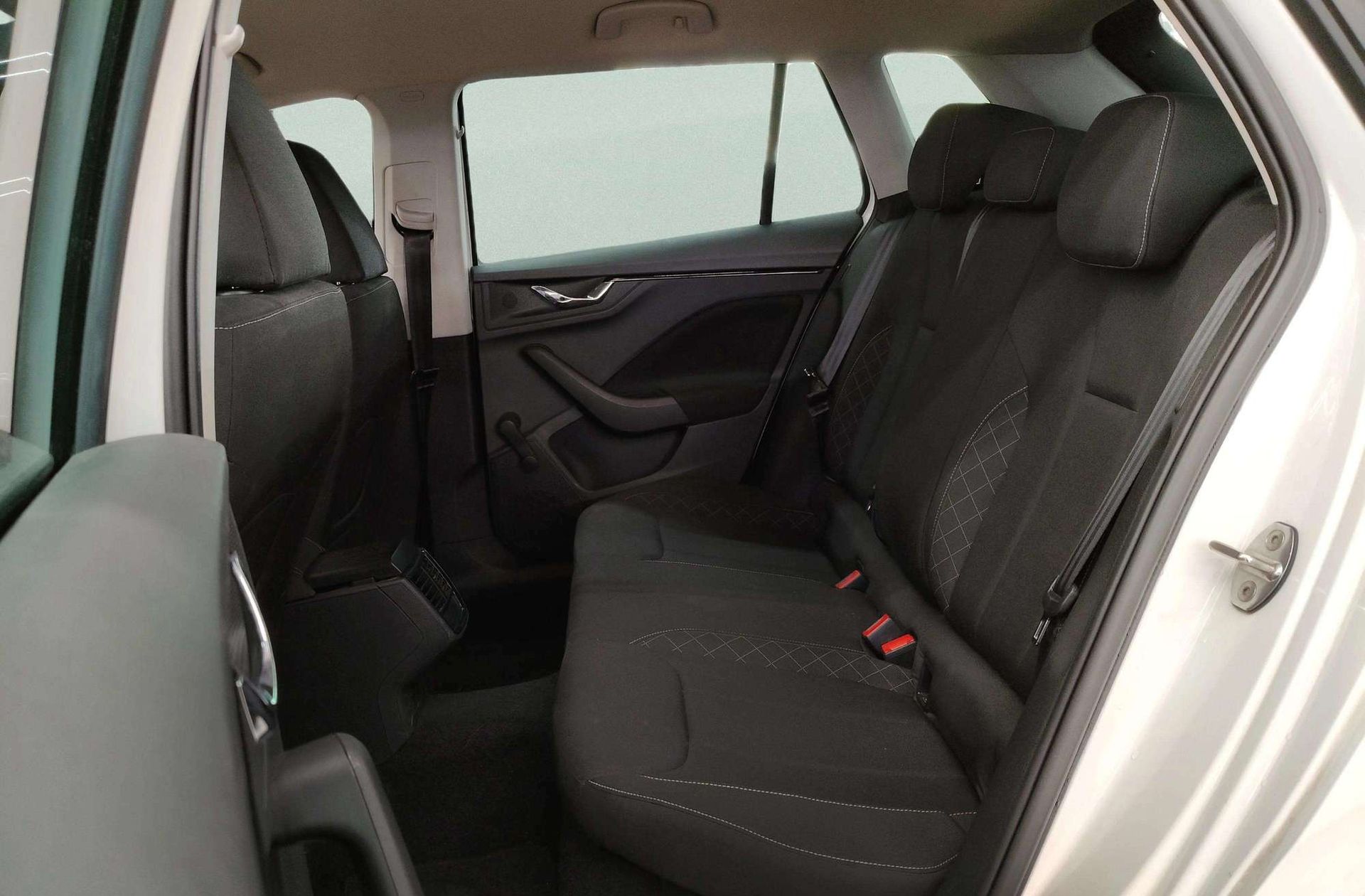 Škoda Kamiq 1.0 TSI Ambition - foto 12