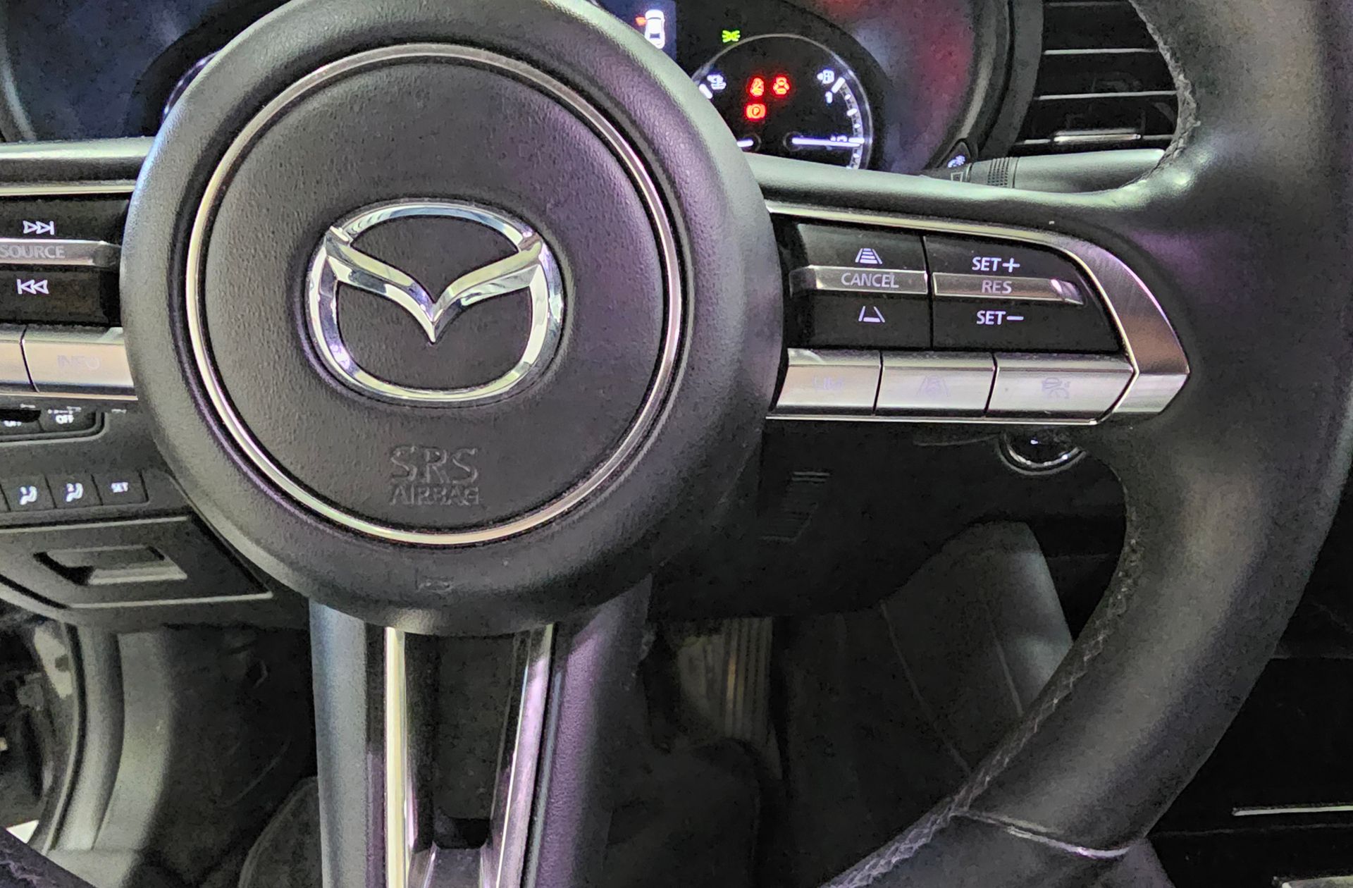 Mazda Mazda3 2.0 Sedan Skyactiv-G Zenith Safety Black - foto 32