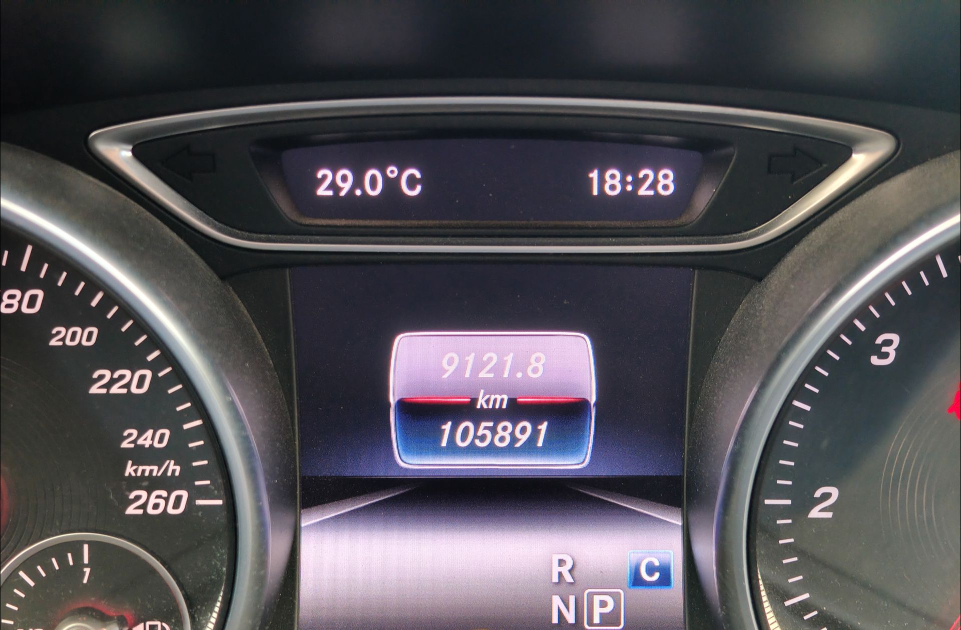 Mercedes-Benz CLA Shooting Brake 200 d Pack AMG - foto 9