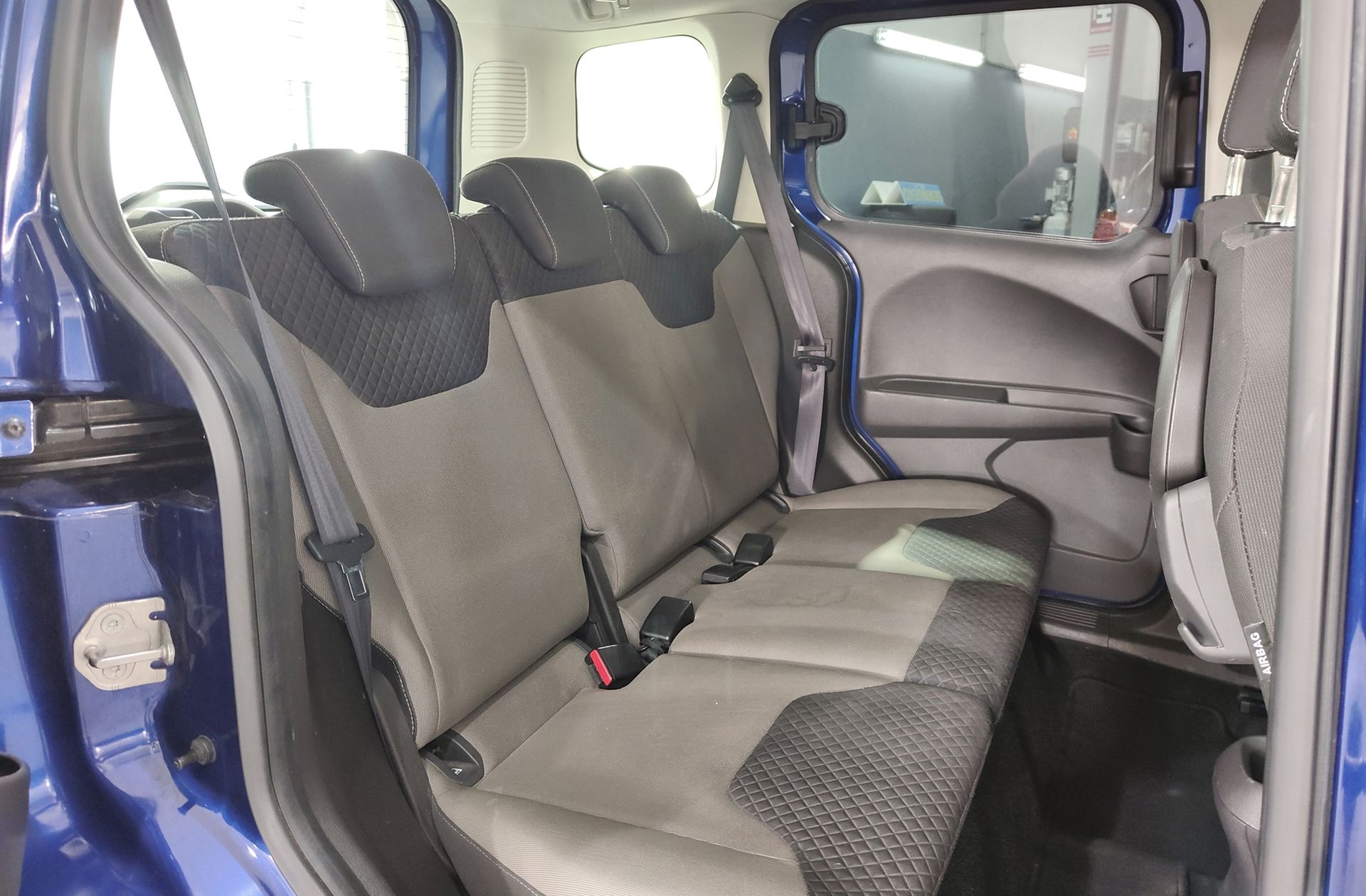 Ford Tourneo Courier 1.0 EcoBoost Trend - foto 14