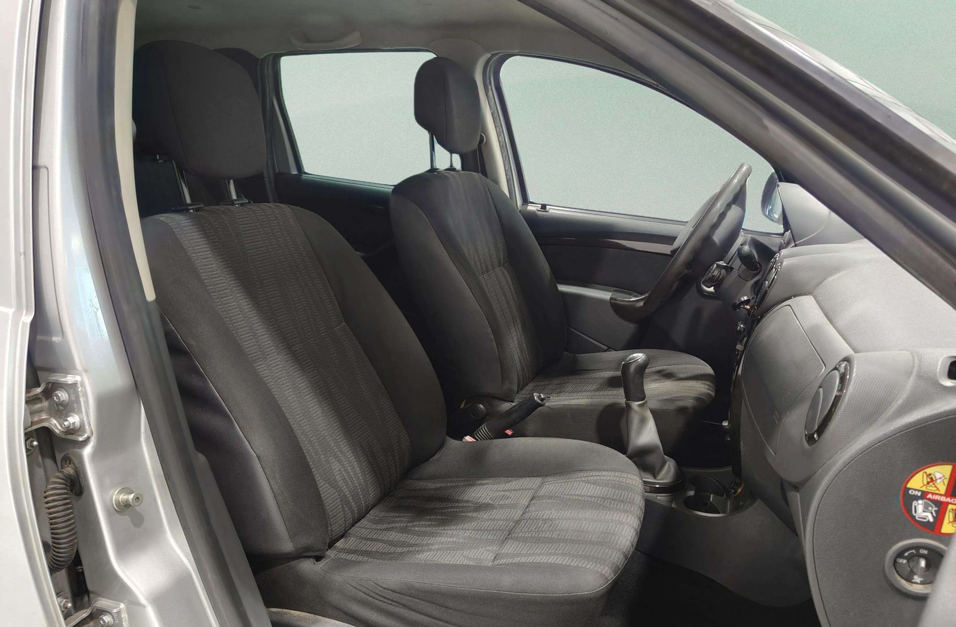 Dacia Duster Laureate dCi - foto 14