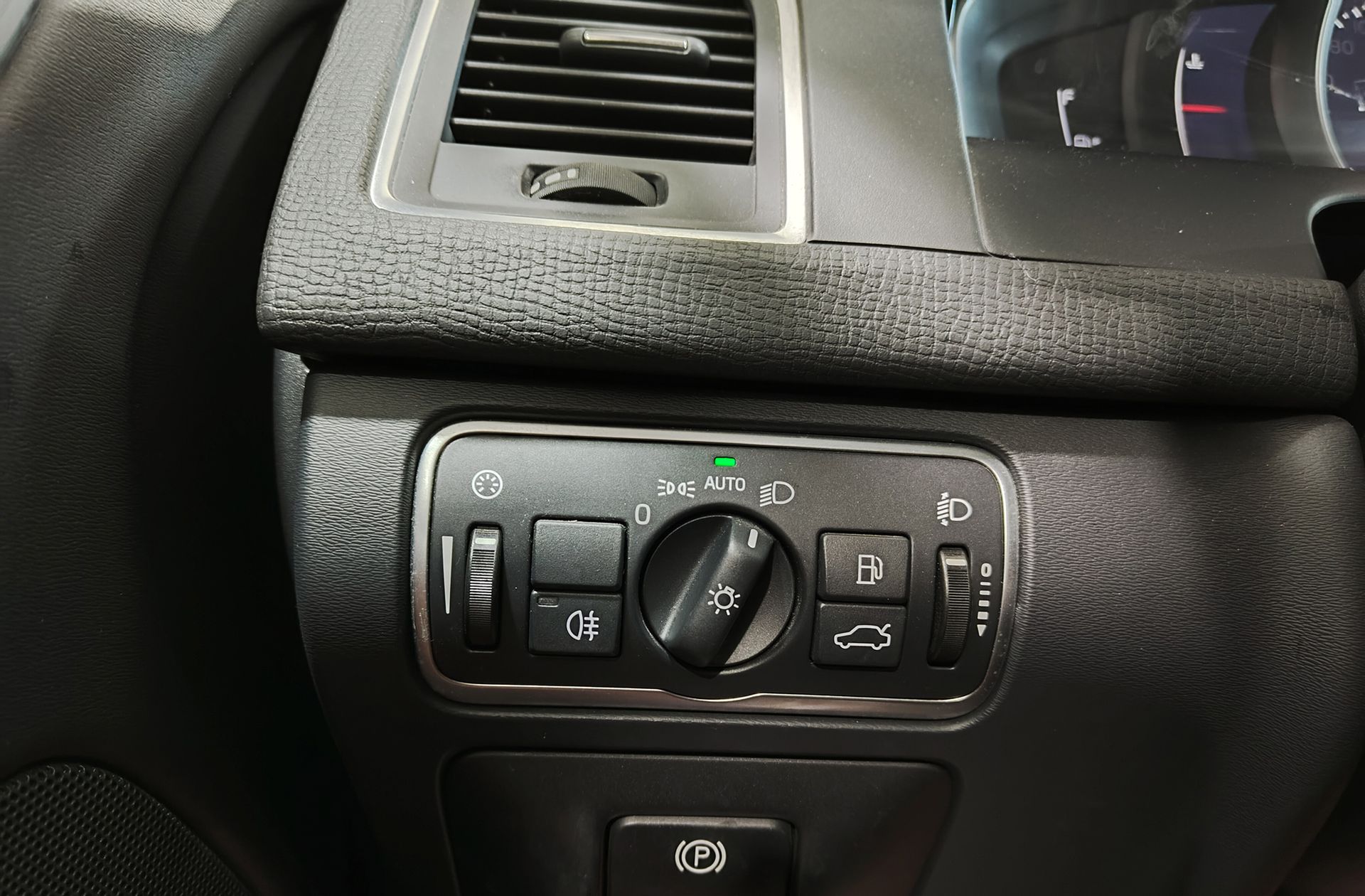 Volvo XC60 D3 Momentum - foto 12