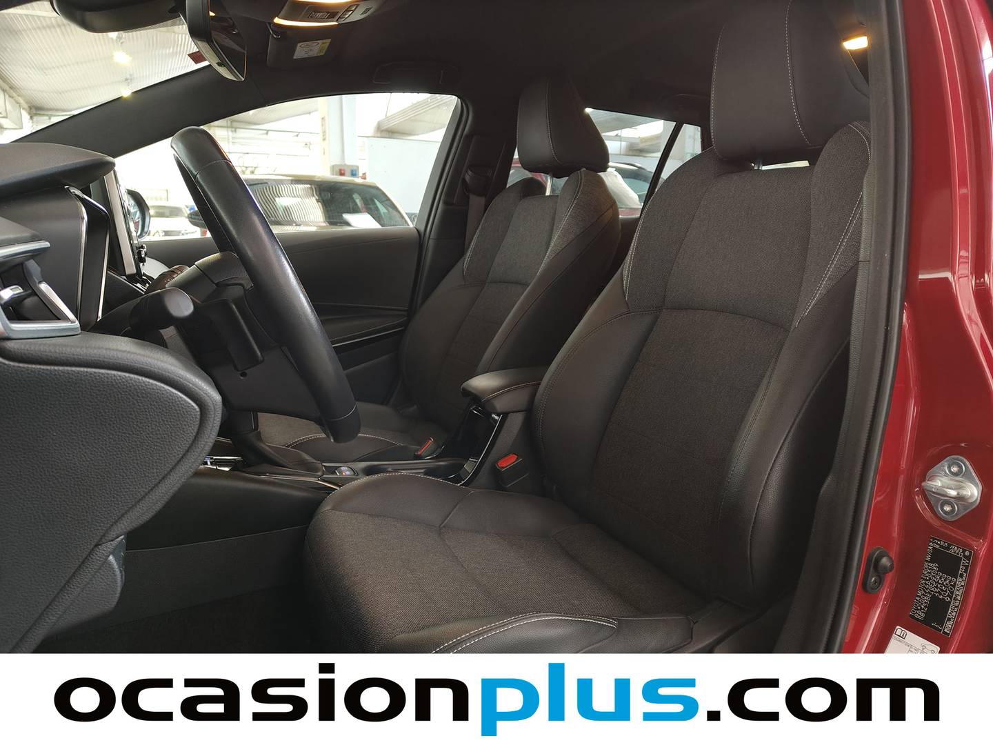 Foto asientos delanteros Toyota Corolla Toyota Corolla Touring Sports 180H Style E-CVT (180 CV)