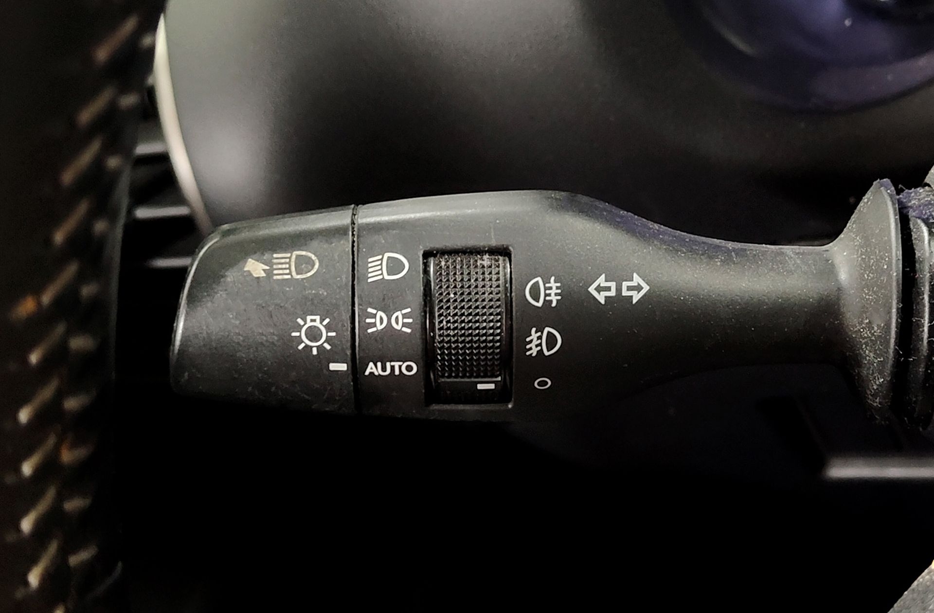 Lexus NX 300h Business Navigation 2WD - foto 28
