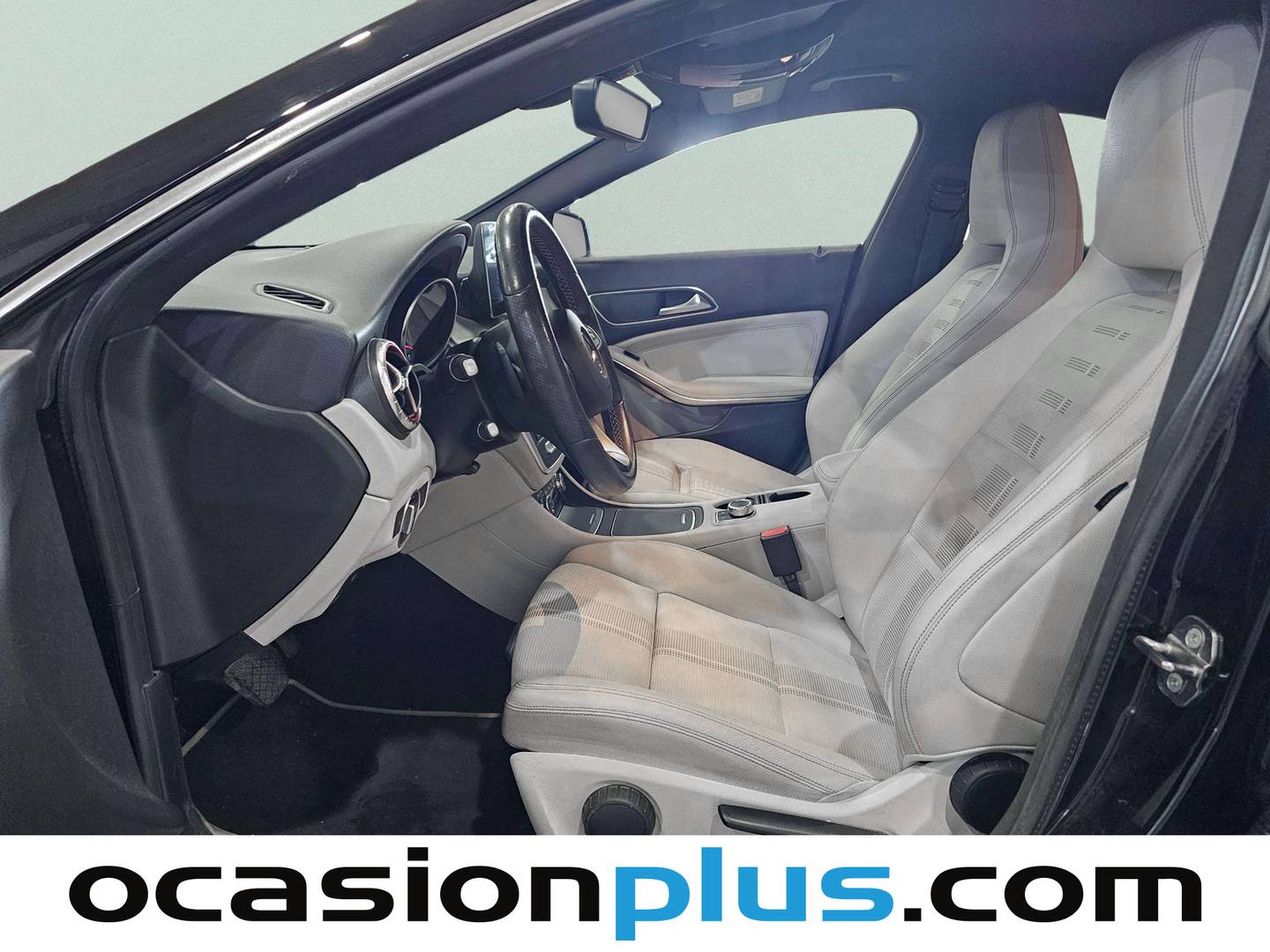 Foto asientos delanteros Mercedes CLA Mercedes CLA 180 (122 CV)