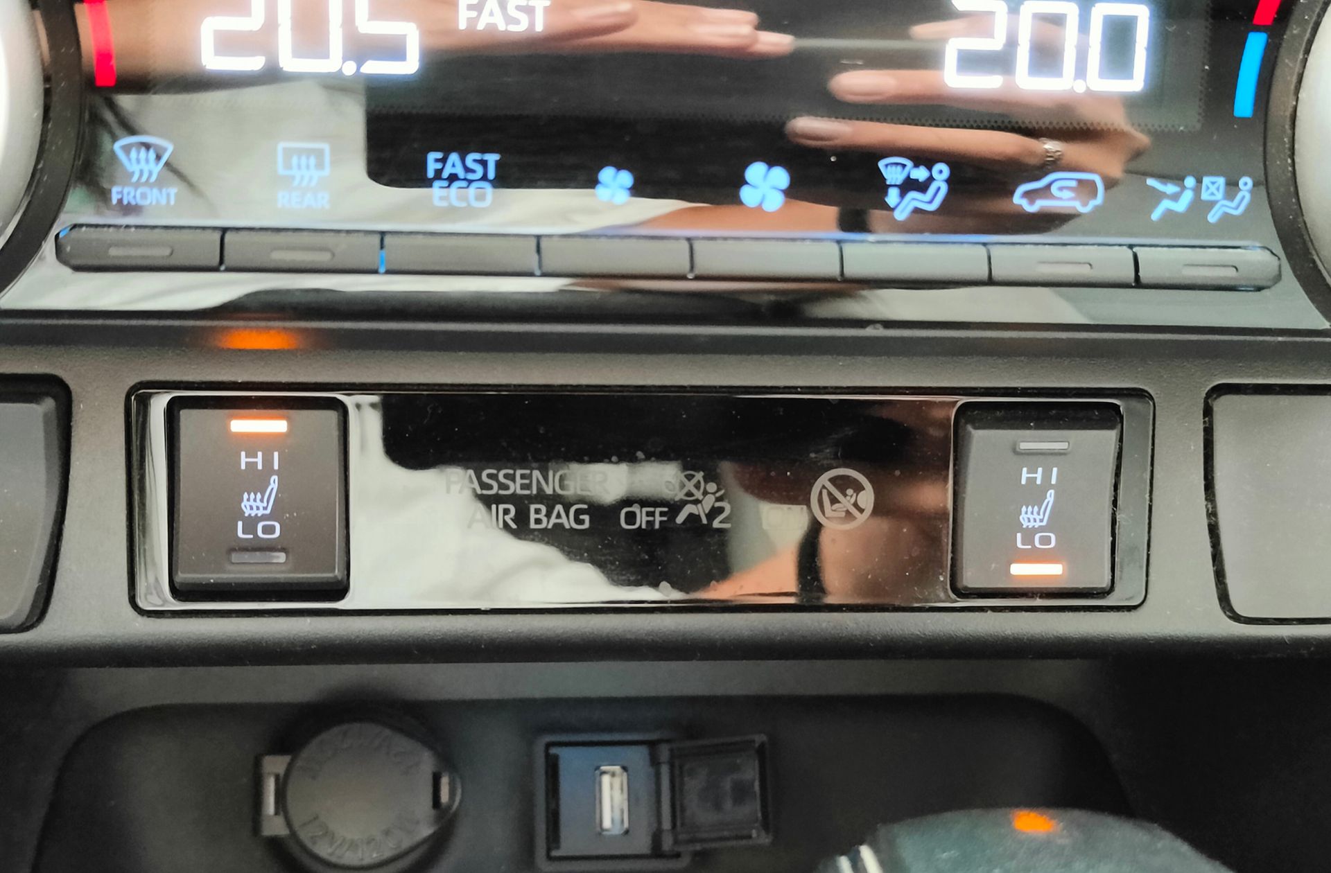 Toyota RAV4 2.5l Hybrid Luxury - foto 31