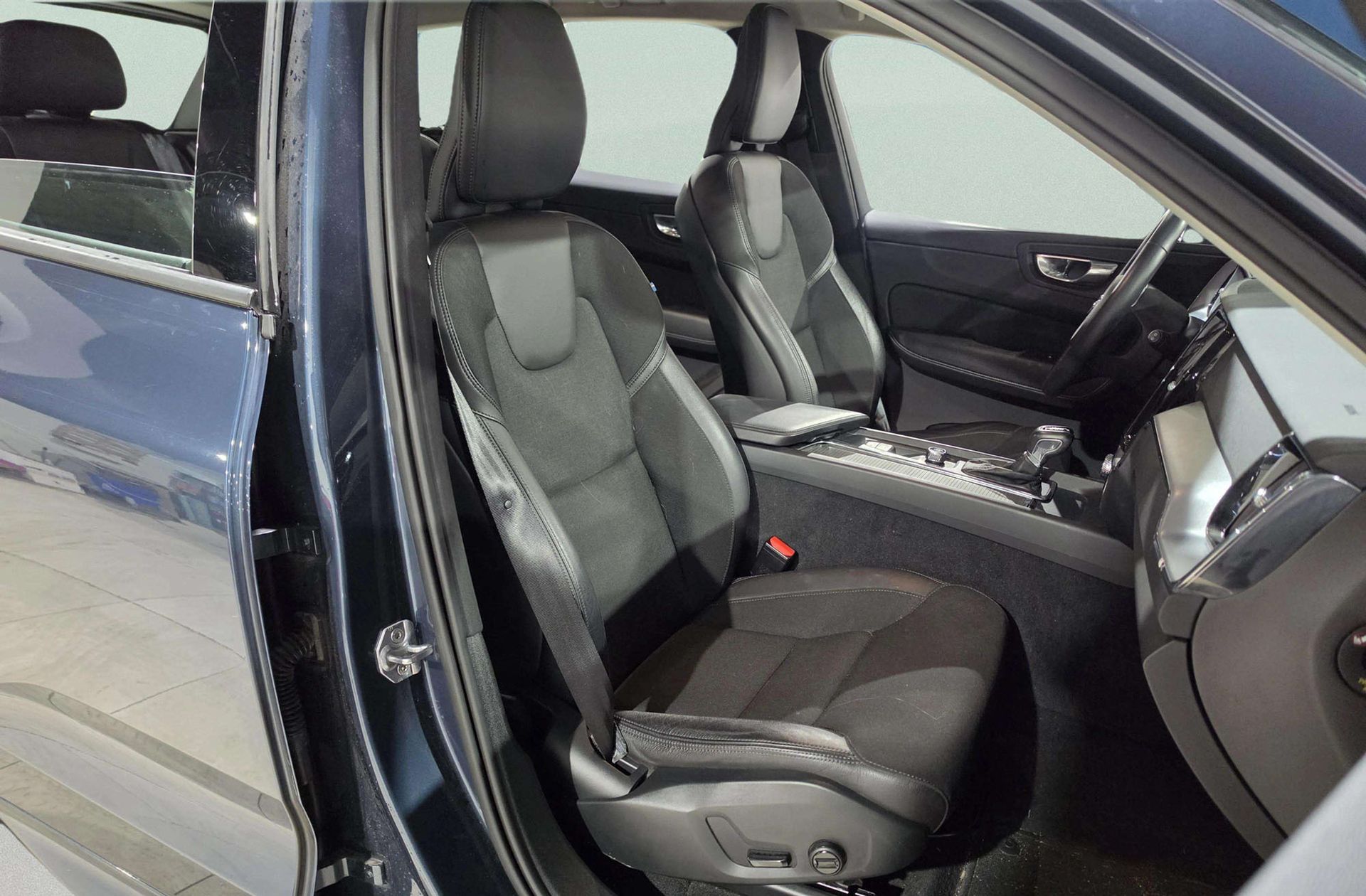 Volvo XC60 T4 Momentum - foto 20