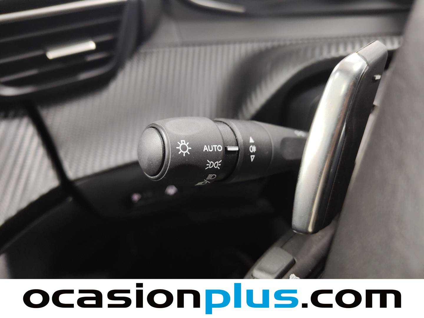 Foto Peugeot 2008 Peugeot 2008 Allure Hybrid eDCS6 (145 CV)