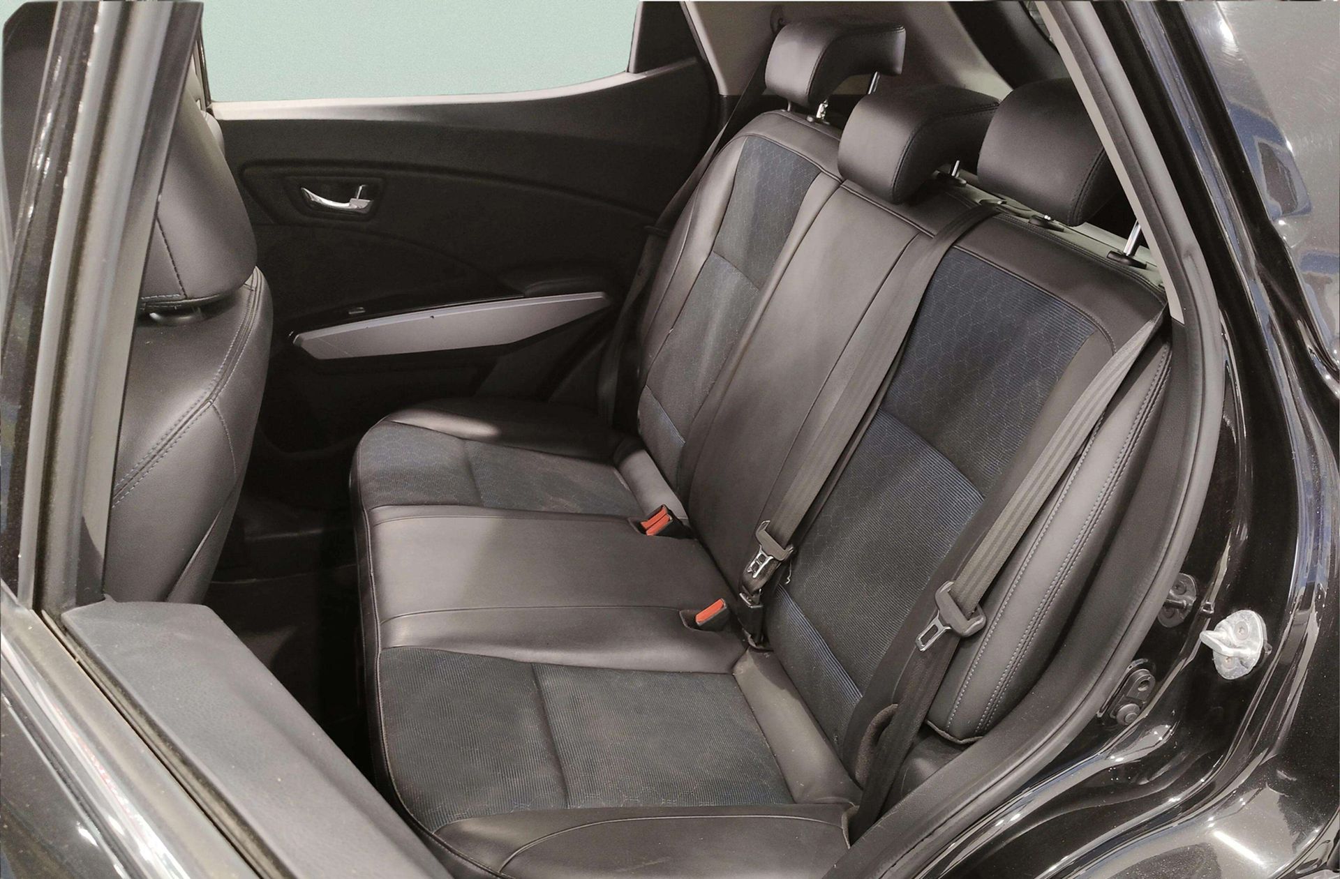 SsangYong Tivoli 1.6 D16T Limited 4x2 - foto 11