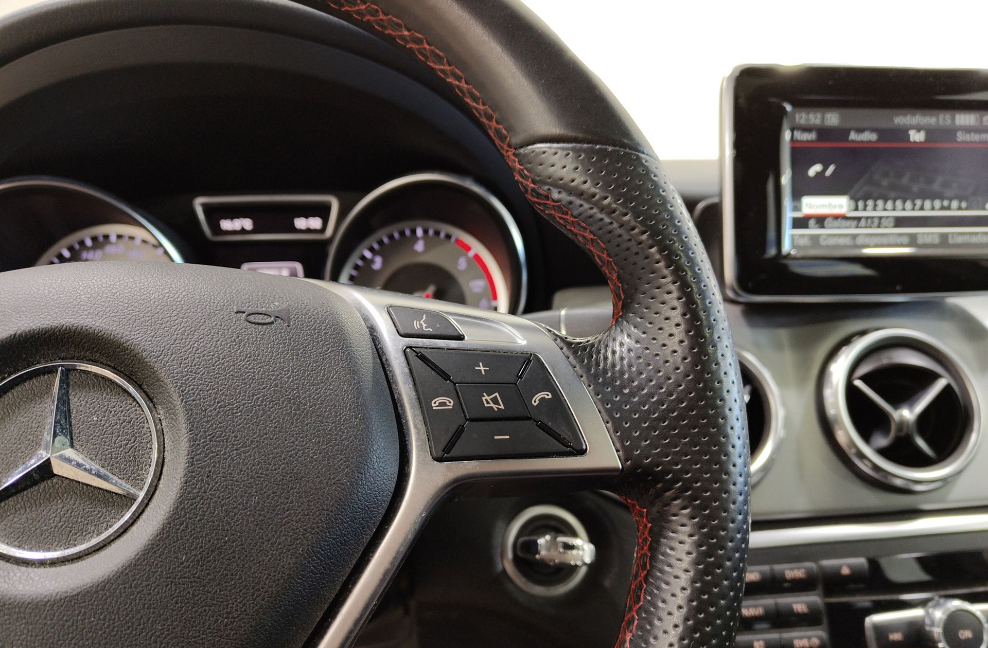 Mercedes-Benz GLA 200 d AMG Line - foto 31
