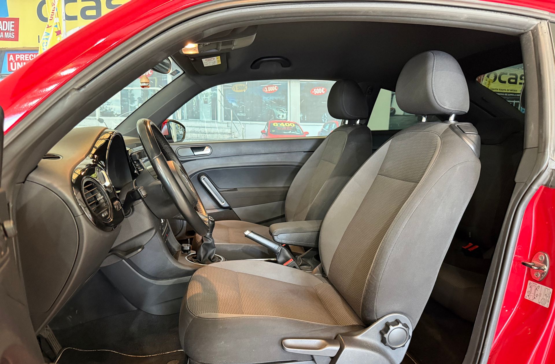 Volkswagen Beetle 1.6 TDI Beetlemania - foto 9