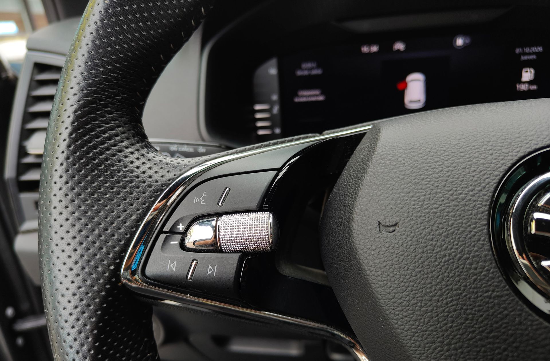 Škoda Karoq 1.5 TSI ACT Sportline - foto 27