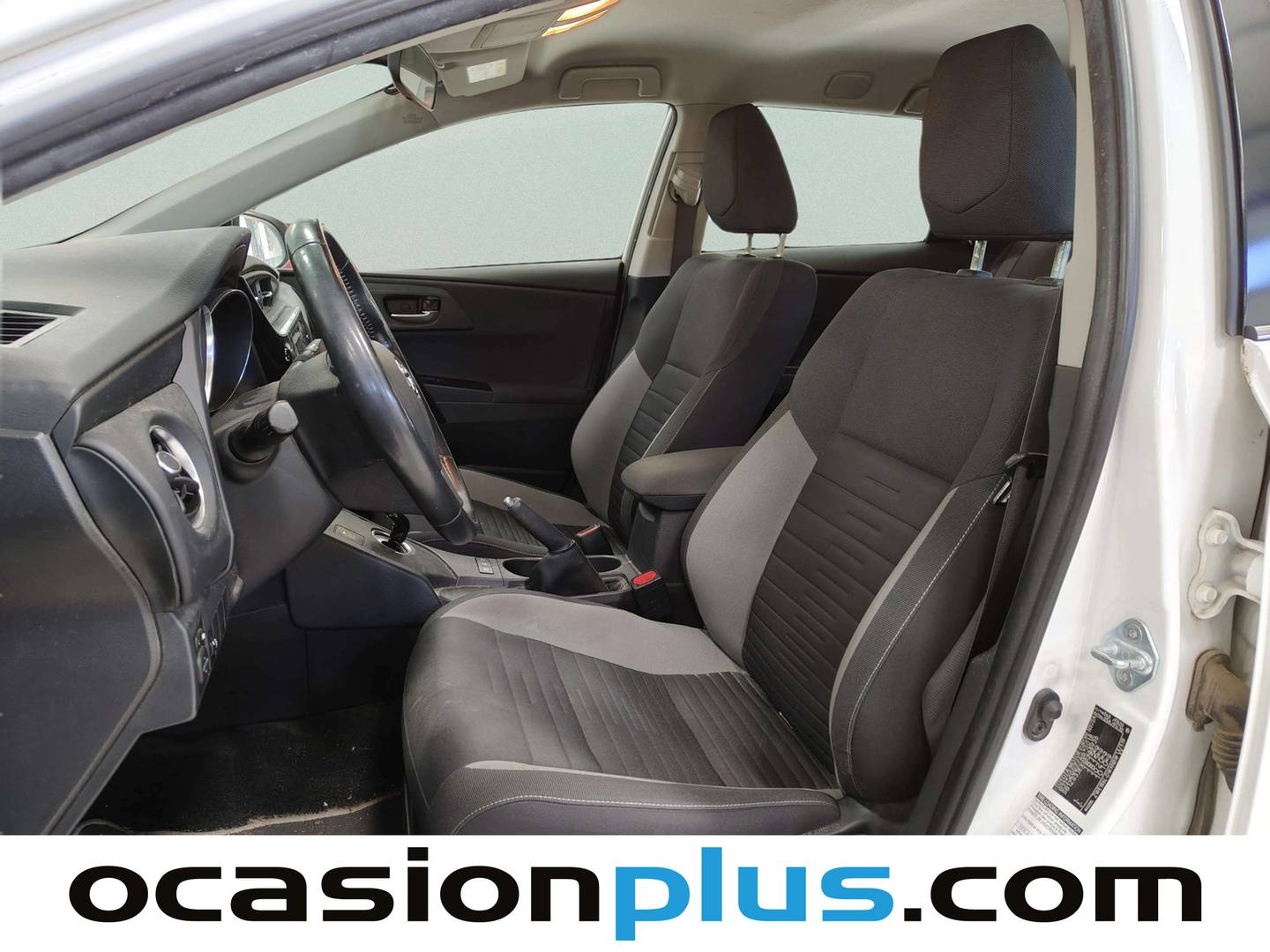 Foto asientos delanteros Toyota Auris Toyota Auris 140H Hybrid Touring Sports Active (136 CV)