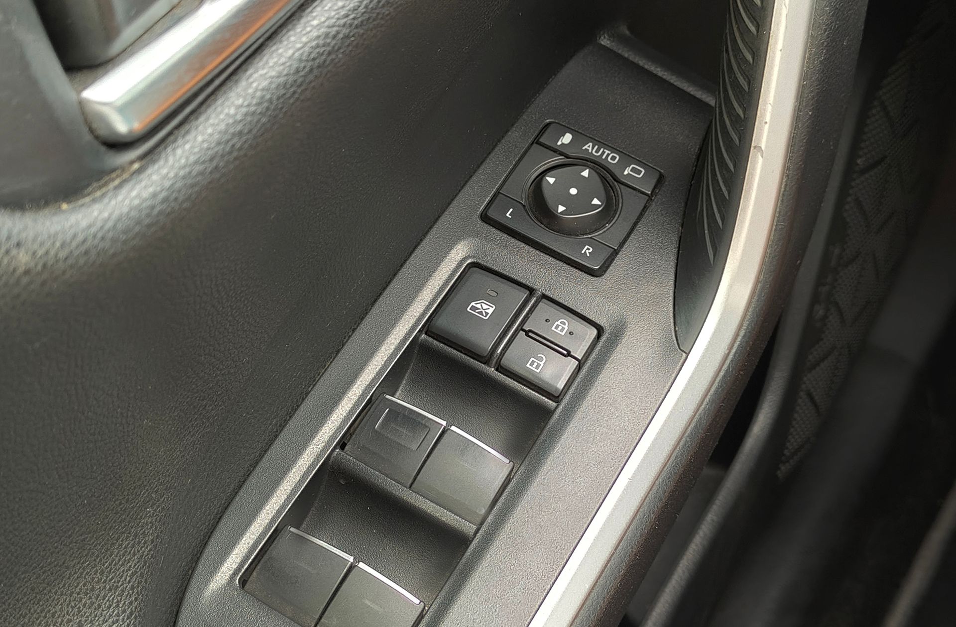 Toyota RAV4 2.5l hybrid Advance - foto 38