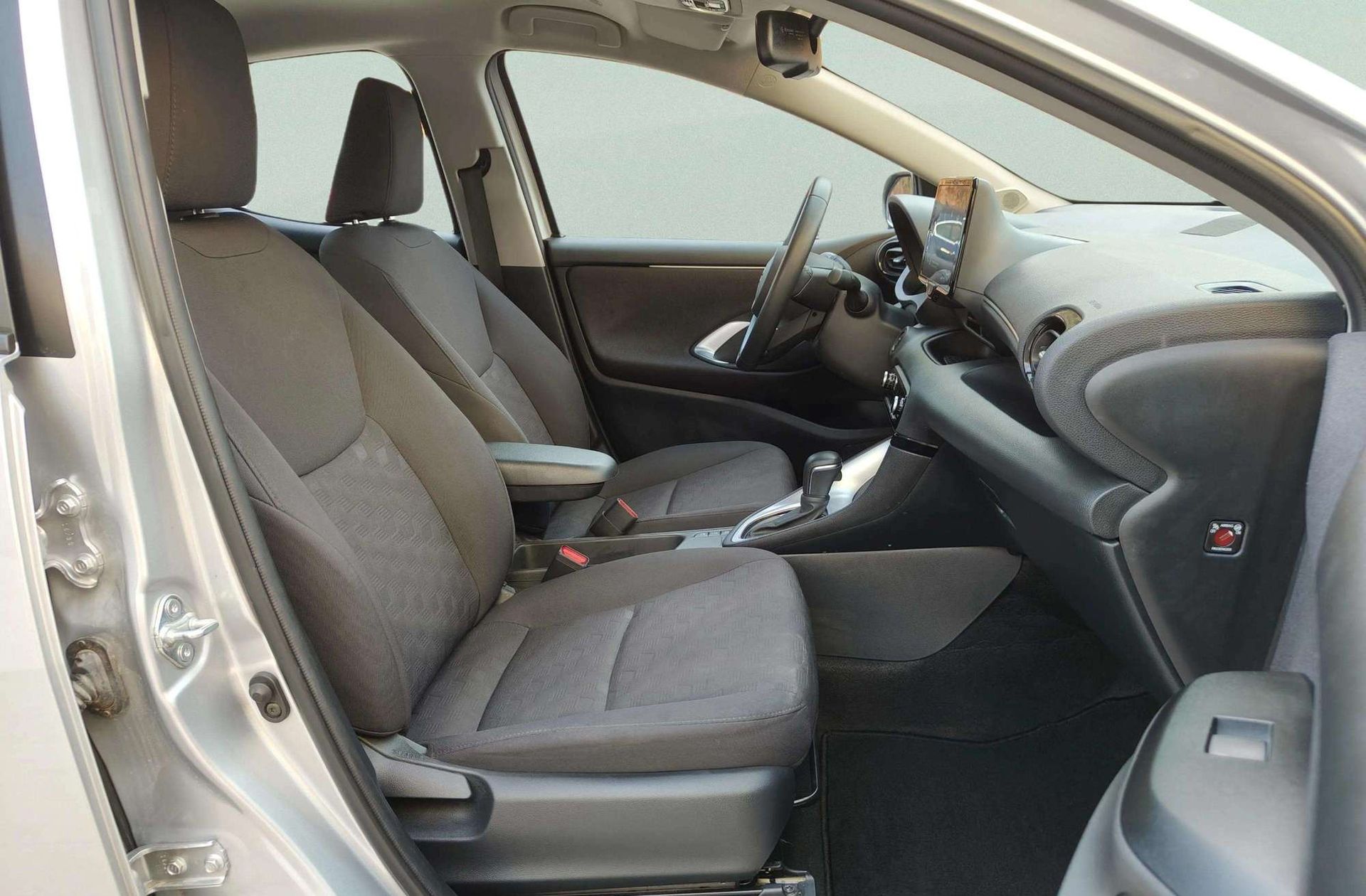 Toyota Yaris 120H Active Plus - foto 17