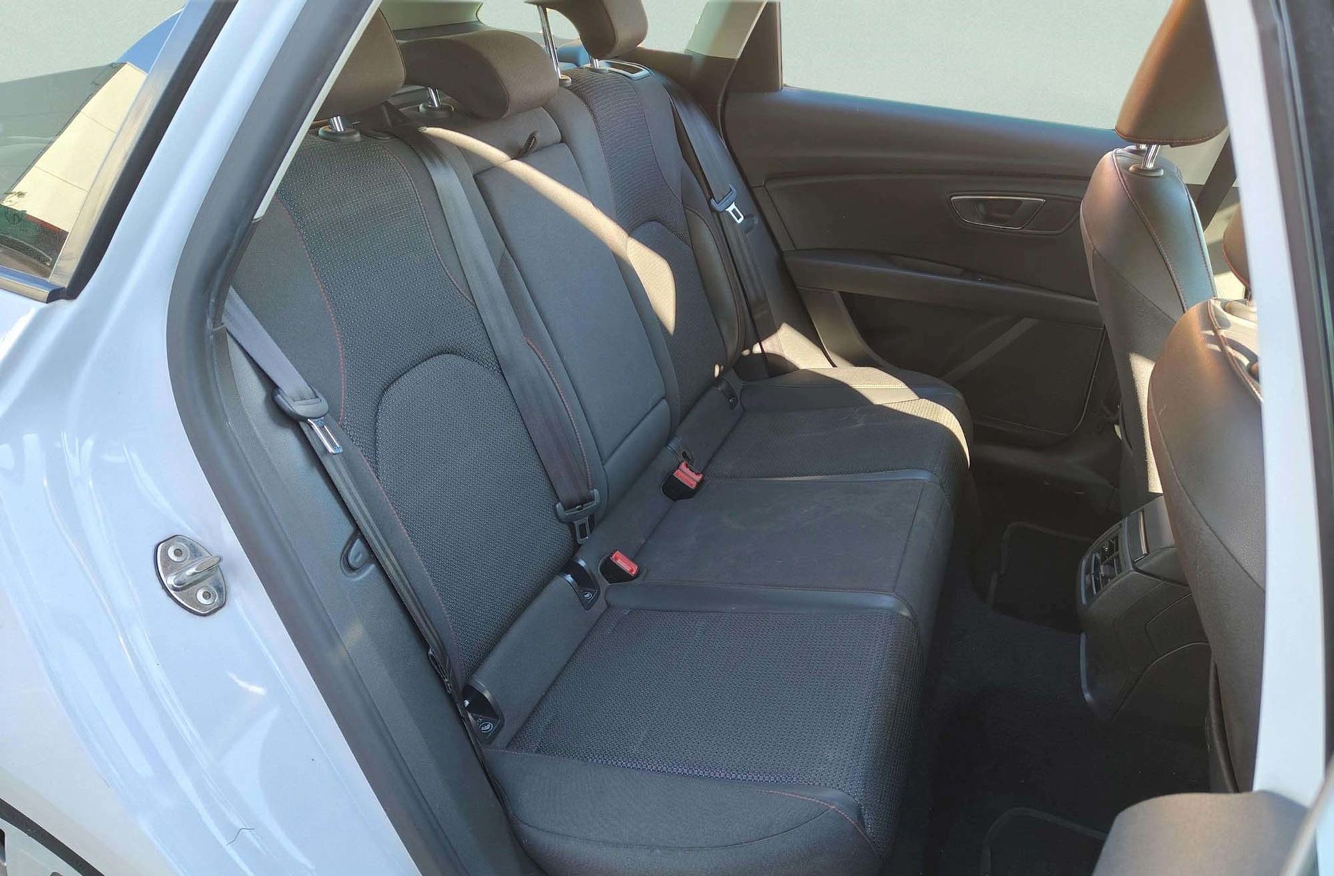 SEAT León ST 2.0 TDI FR - foto 19