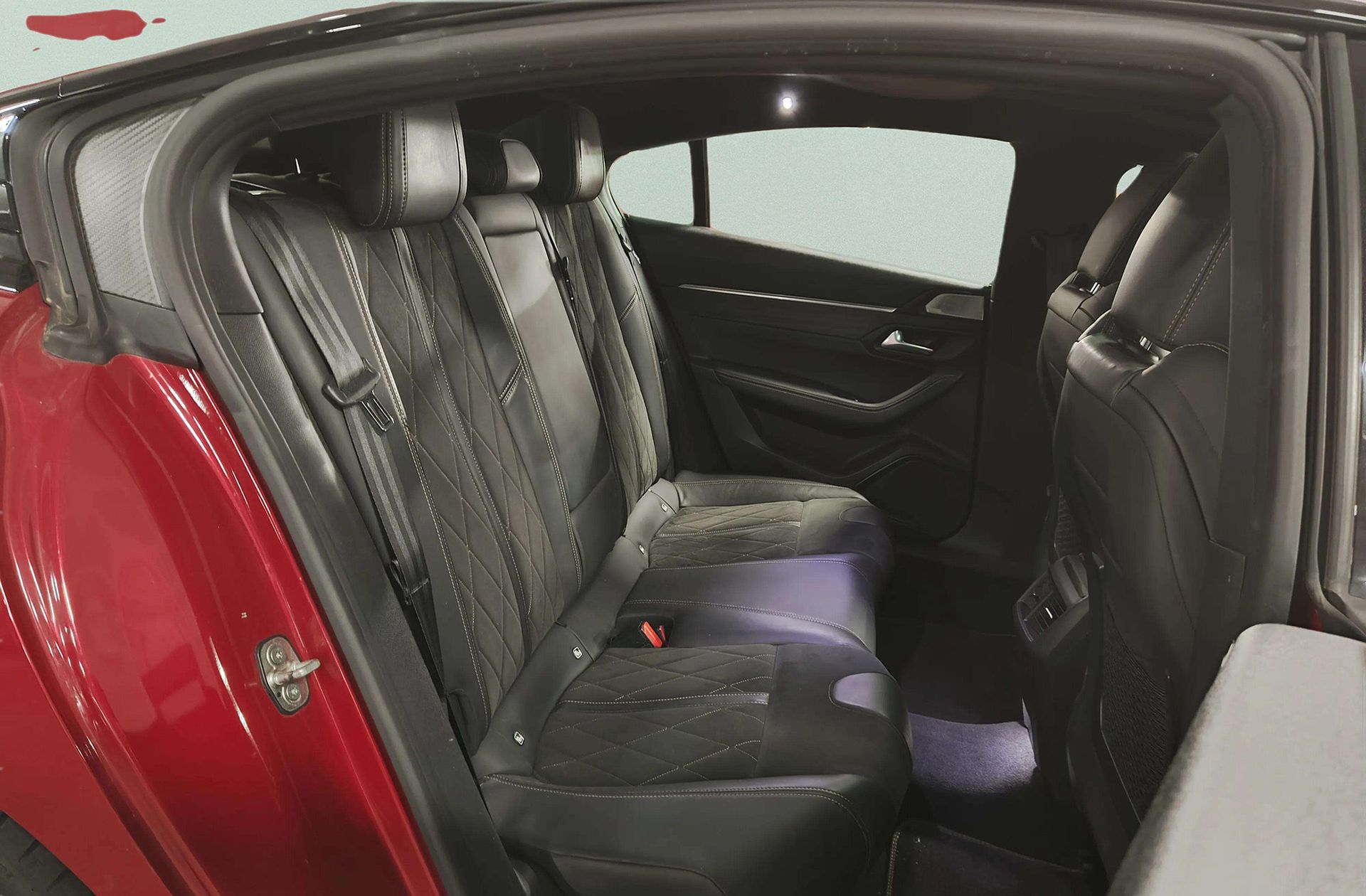 Peugeot 508 BlueHDi 180 First Edition EAT8 - foto 23