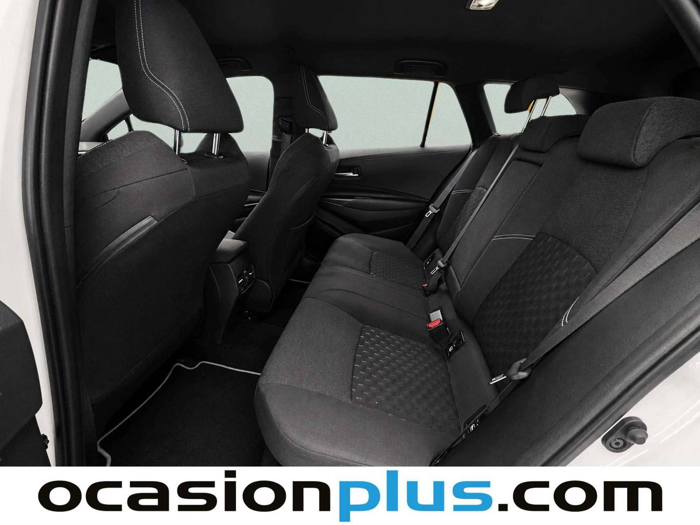 Foto asientos traseros Toyota Corolla Toyota Corolla 140H Active Plus Touring Sport (140 CV)