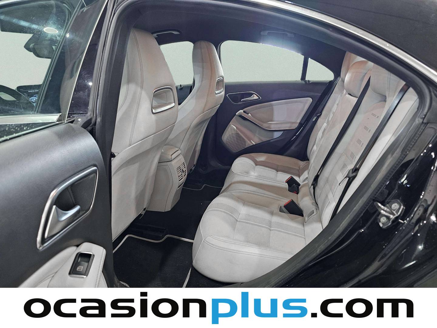 Foto asientos traseros Mercedes CLA Mercedes CLA 180 (122 CV)